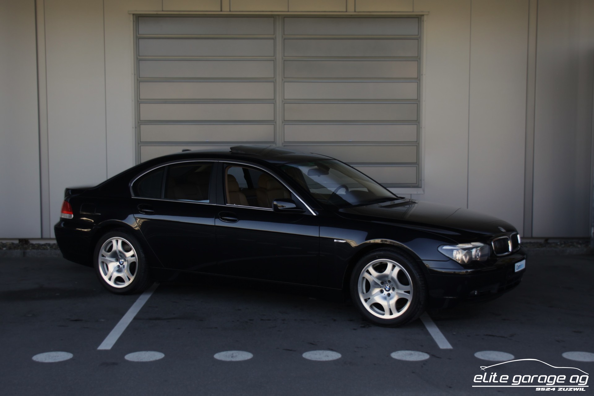 BMW 745i-image-6