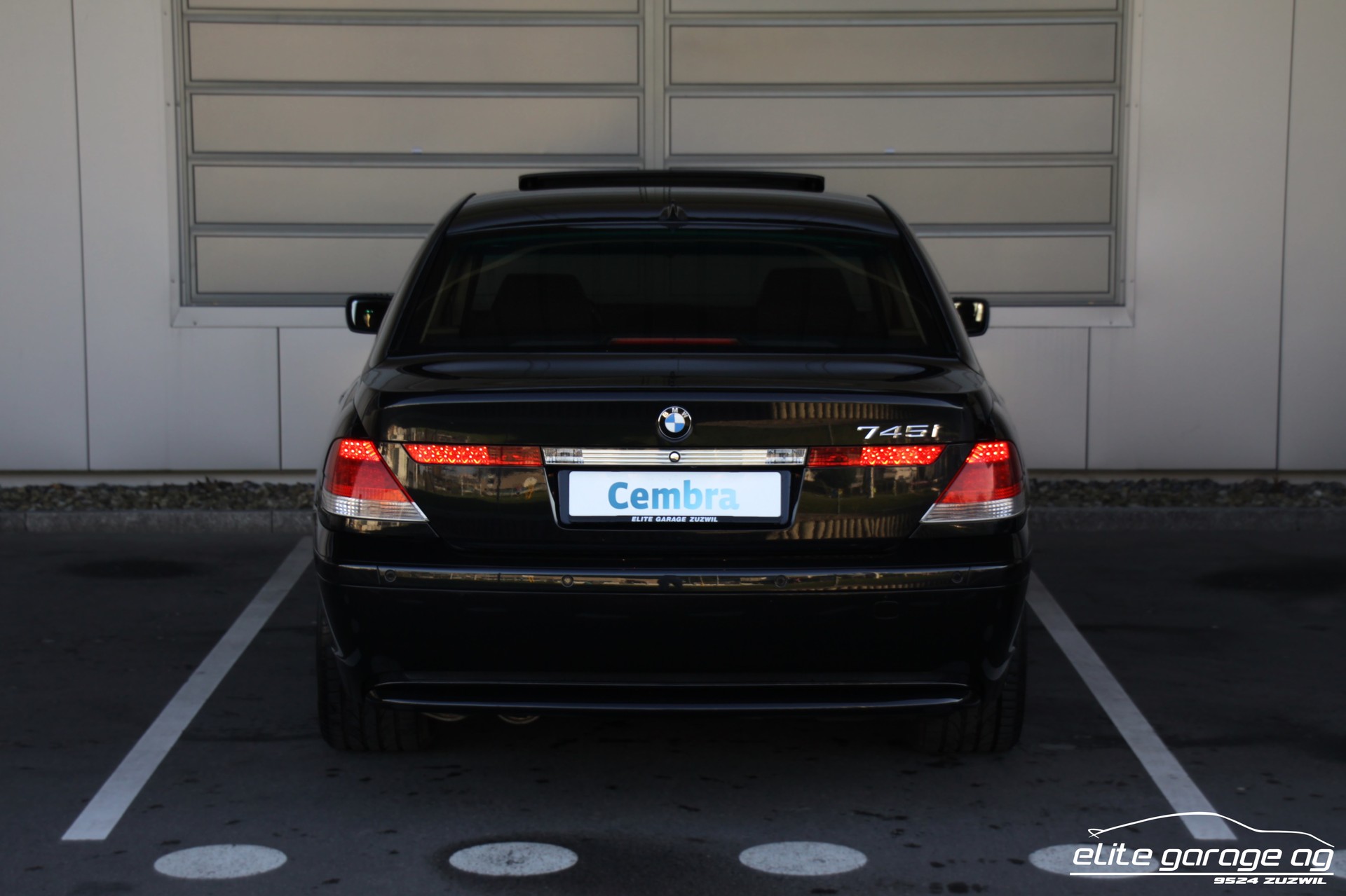 BMW 745i-image-3