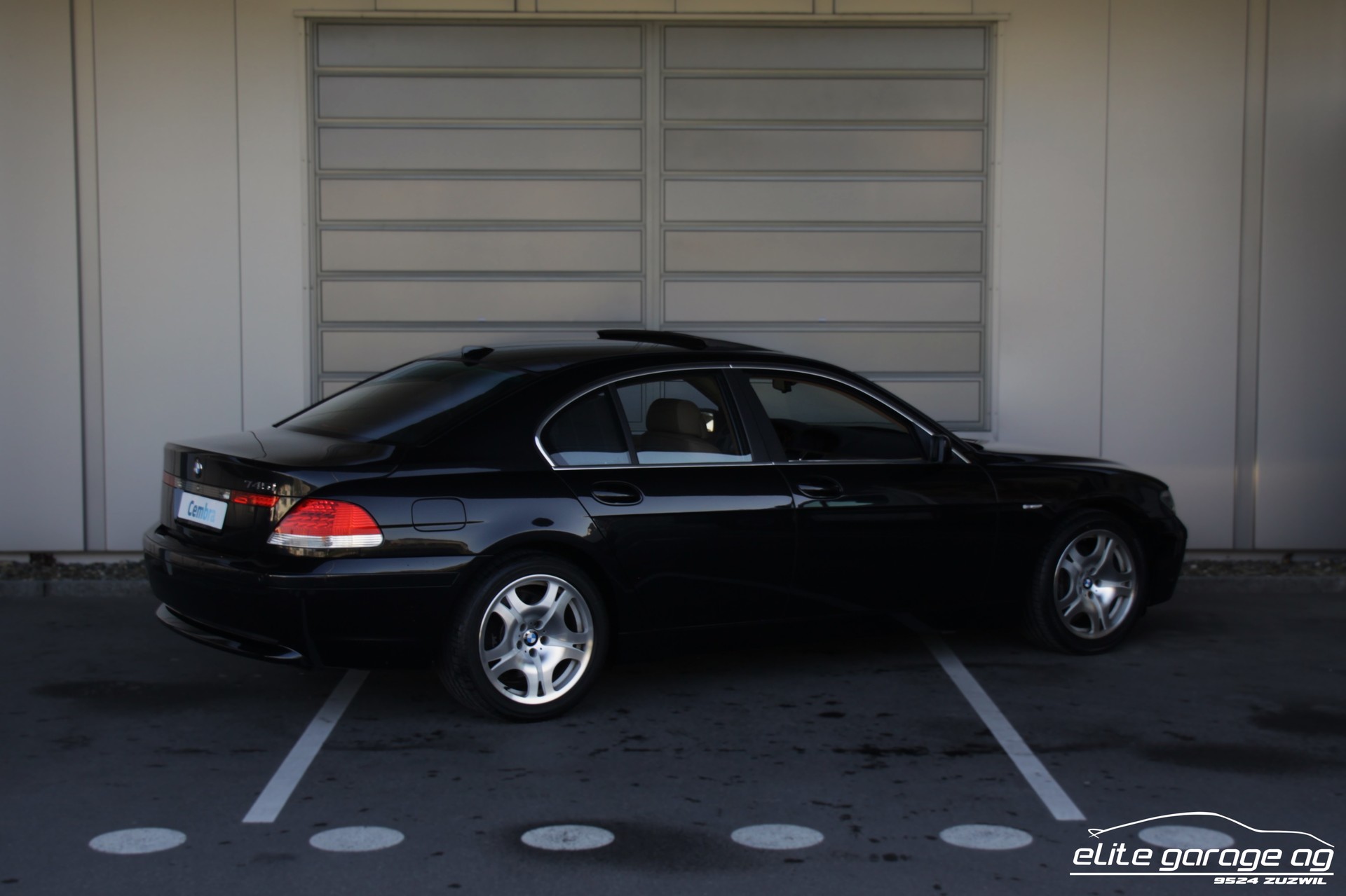 BMW 745i-image-4