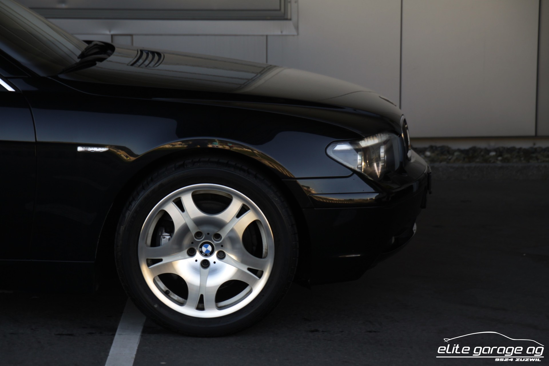 BMW 745i-image-9