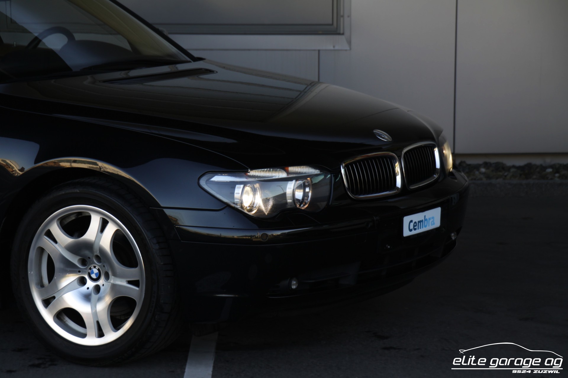 BMW 745i-image-8