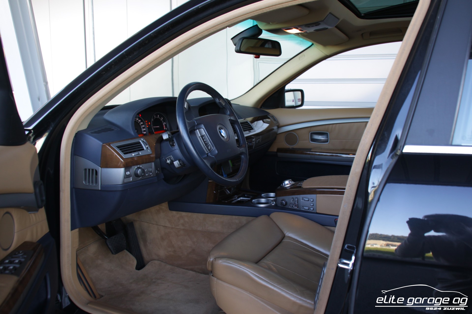 BMW 745i-image-13