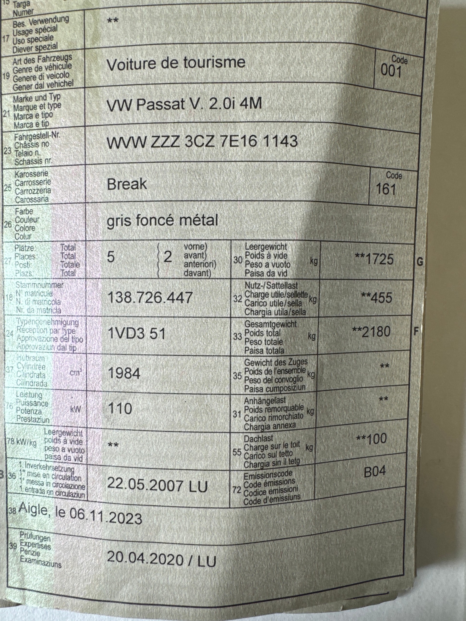 VW Passat Variant 2.0 FSI Highline 4Motion-image-10