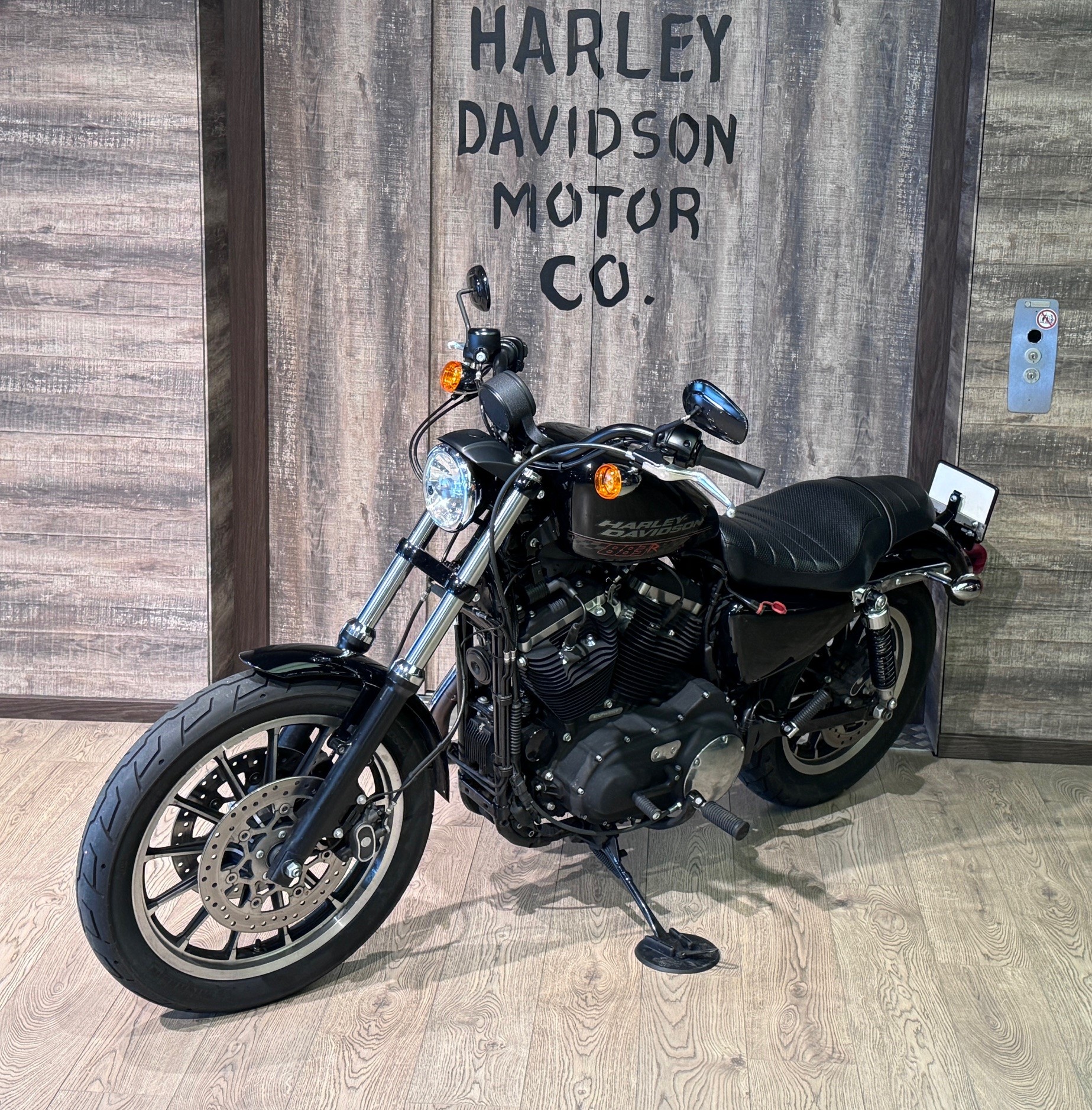 HARLEY-DAVIDSON XL 883 R Sportster Roadster ABS-image-2