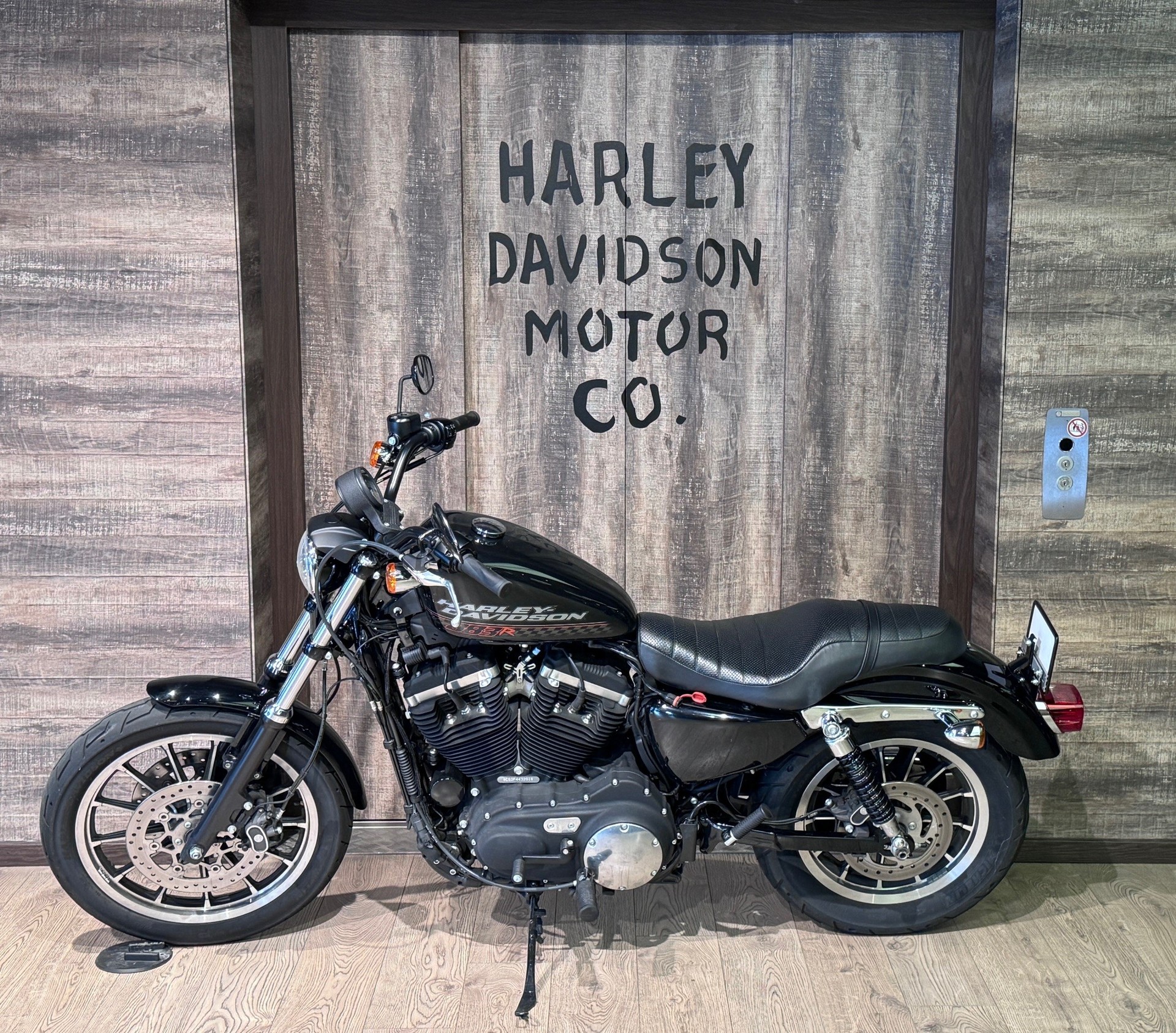 HARLEY-DAVIDSON XL 883 R Sportster Roadster ABS-image-3