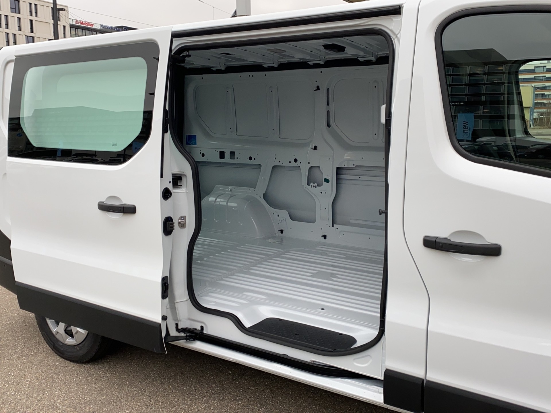 RENAULT Trafic EV52 Elektro 22kW L2H1 Elektrofahrzeug 100% Elektrisch-image-5