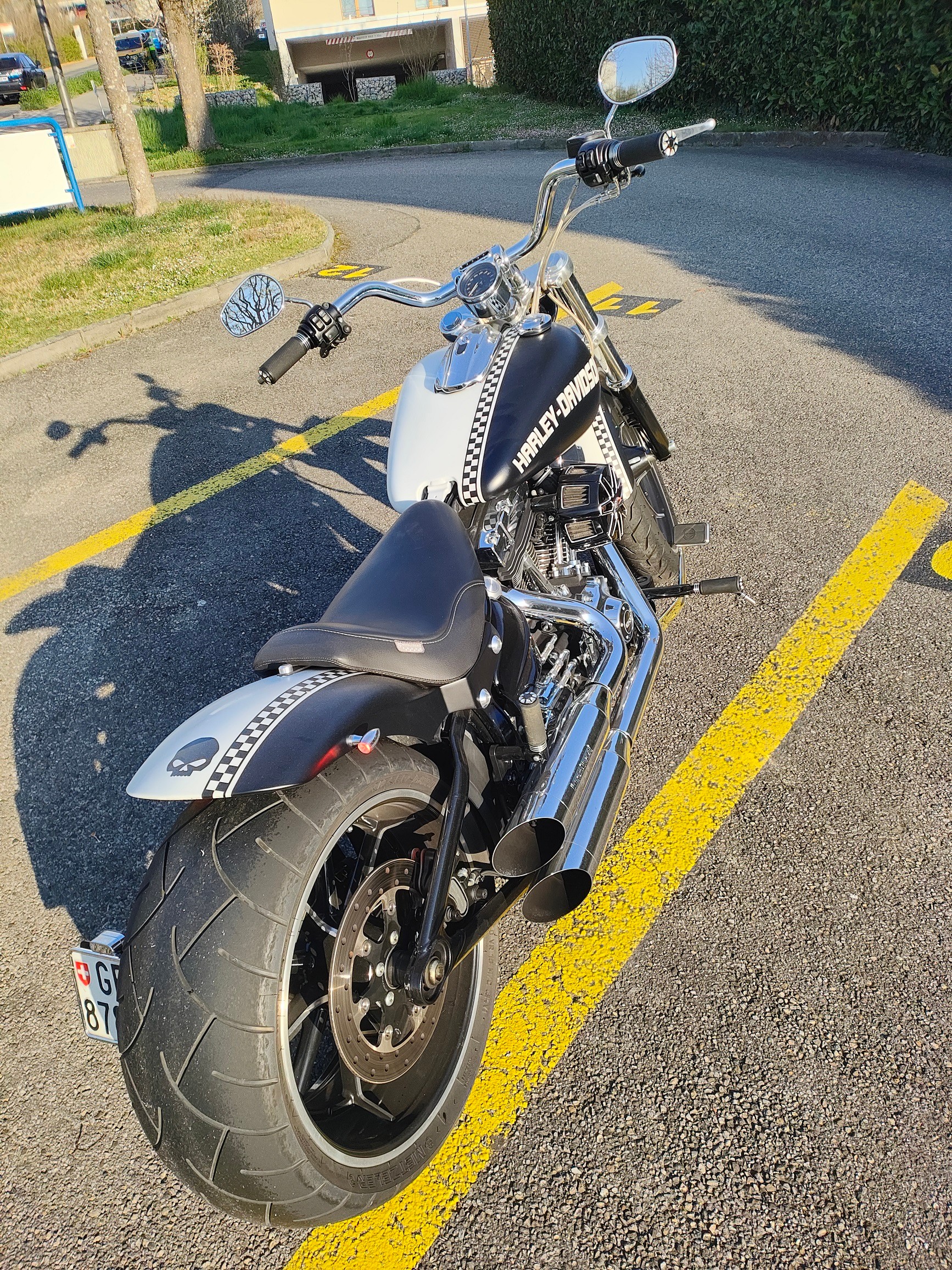 HARLEY-DAVIDSON FXSB Breakout 103 ABS-image-1