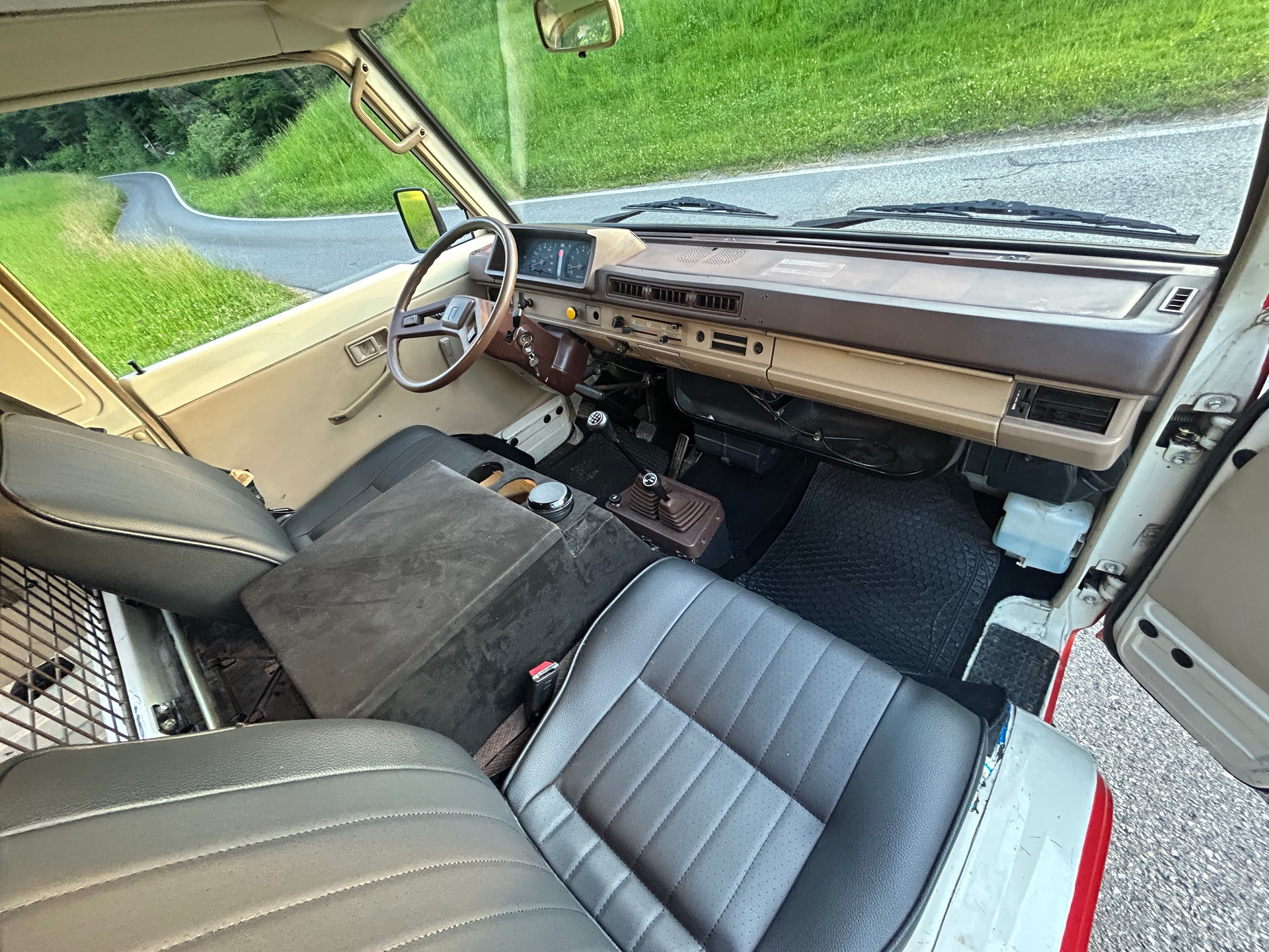 MITSUBISHI L300 4x4 5 Plätze Veteranenfahrzeug-image-6