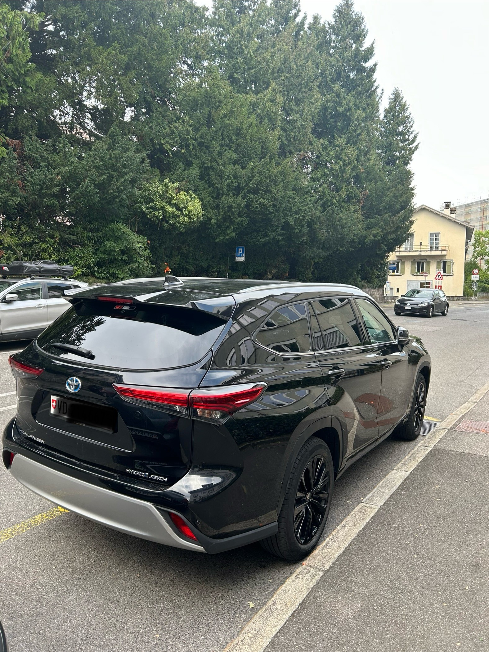 TOYOTA Highlander 2.5 HSD Premium e-CVT-image-3