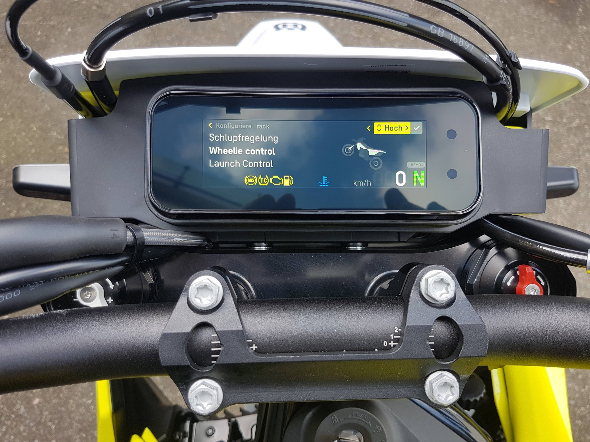 HUSQVARNA 701 Supermoto-image-4
