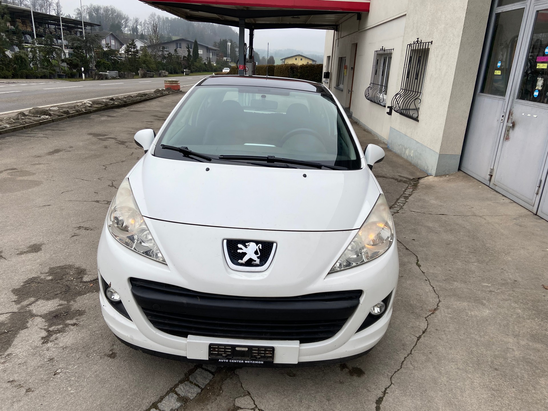 PEUGEOT 207 1.4 Swiss Edition-image-14