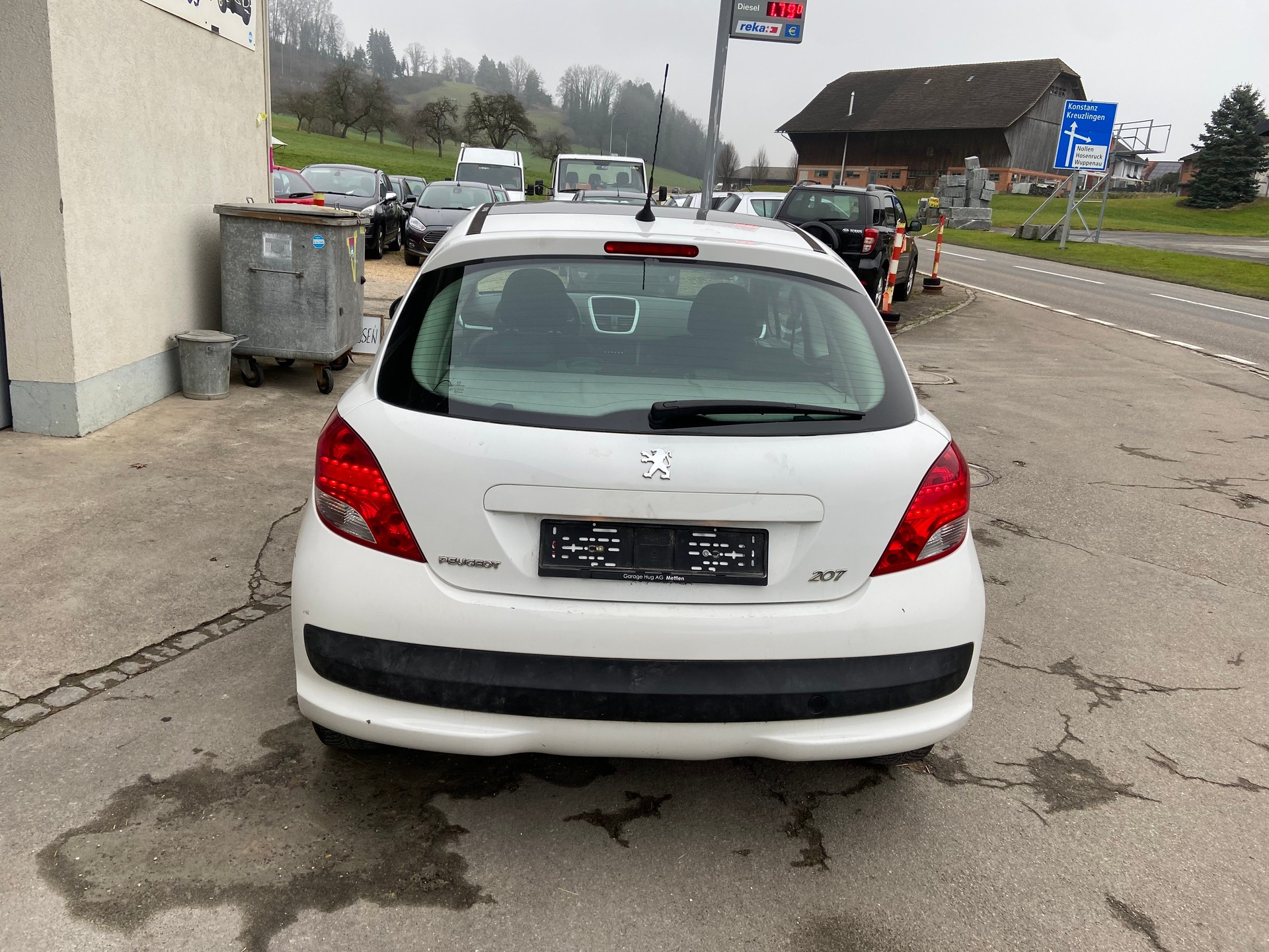 PEUGEOT 207 1.4 Swiss Edition-image-4