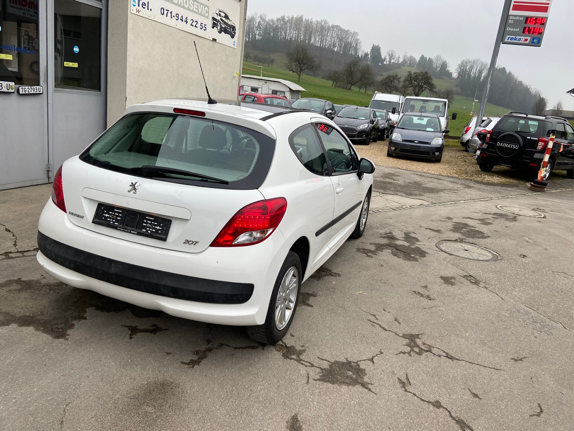 PEUGEOT 207 1.4 Swiss Edition