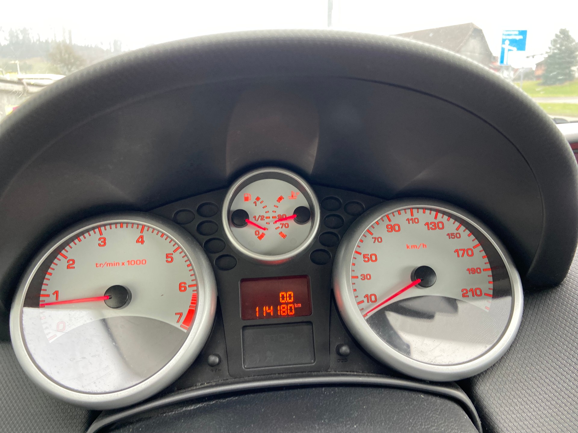 PEUGEOT 207 1.4 Swiss Edition-image-13