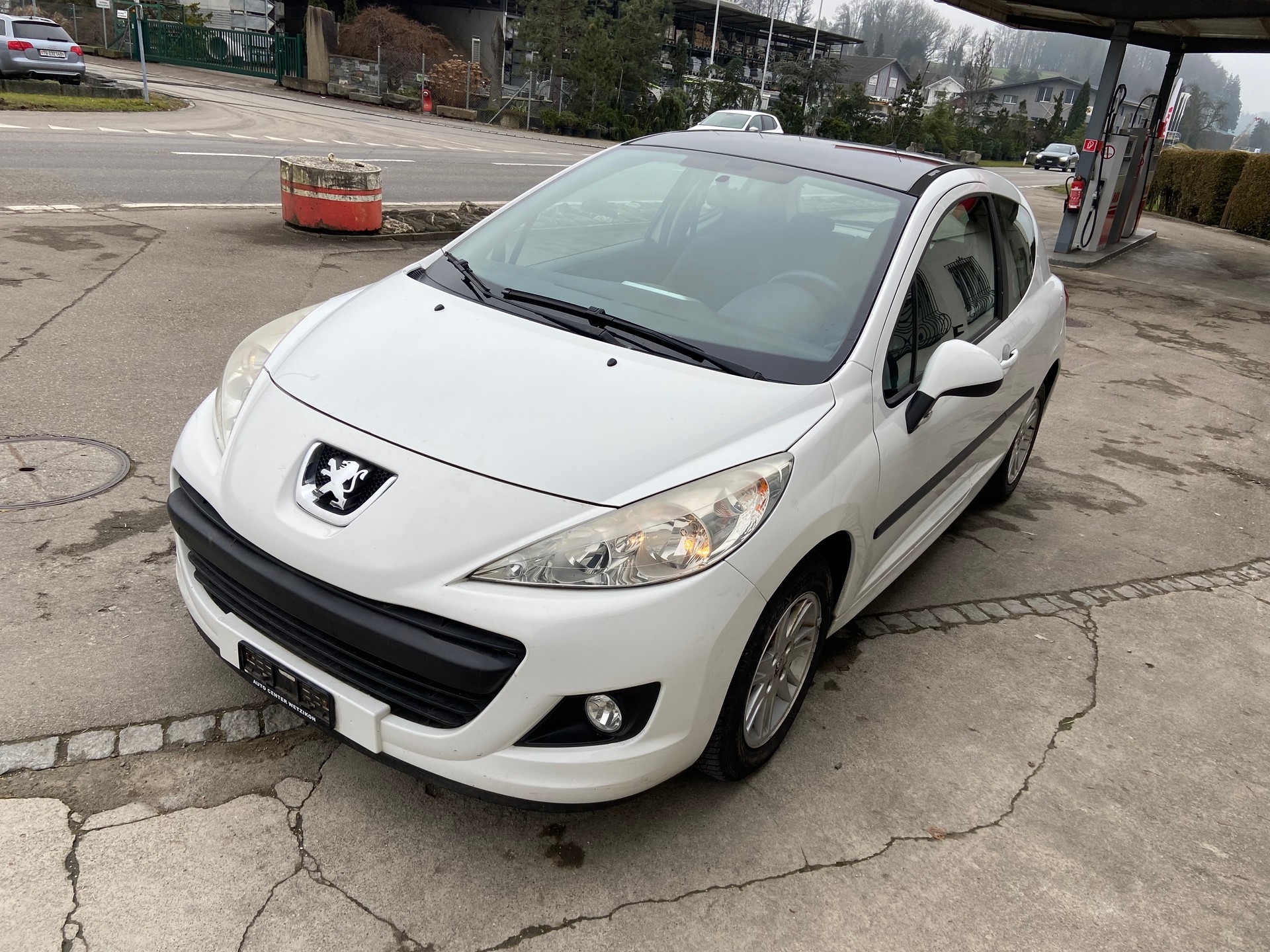 PEUGEOT 207 1.4 Swiss Edition-image-2