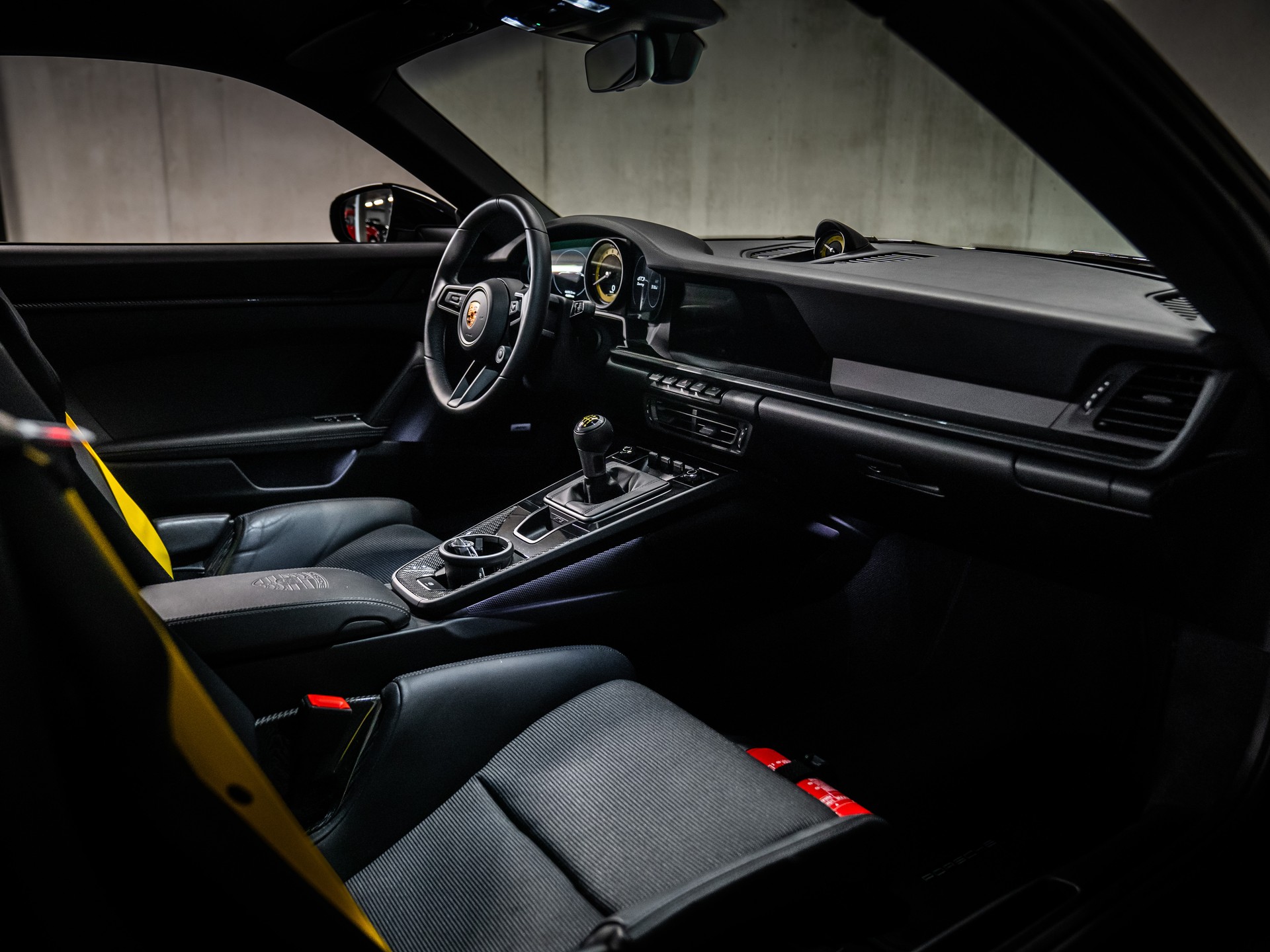 PORSCHE 911 GT3 Touring-image-9