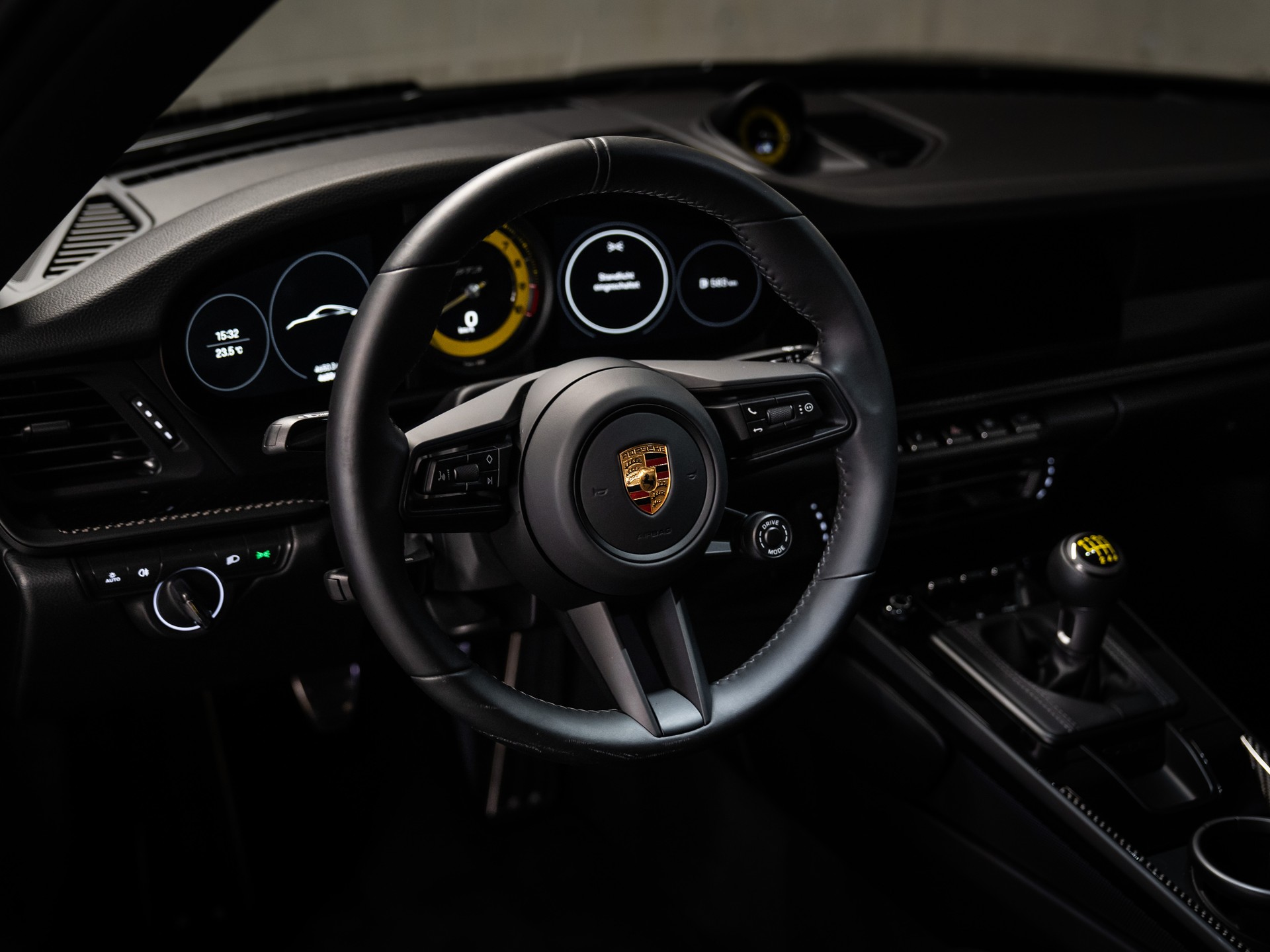 PORSCHE 911 GT3 Touring-image-6
