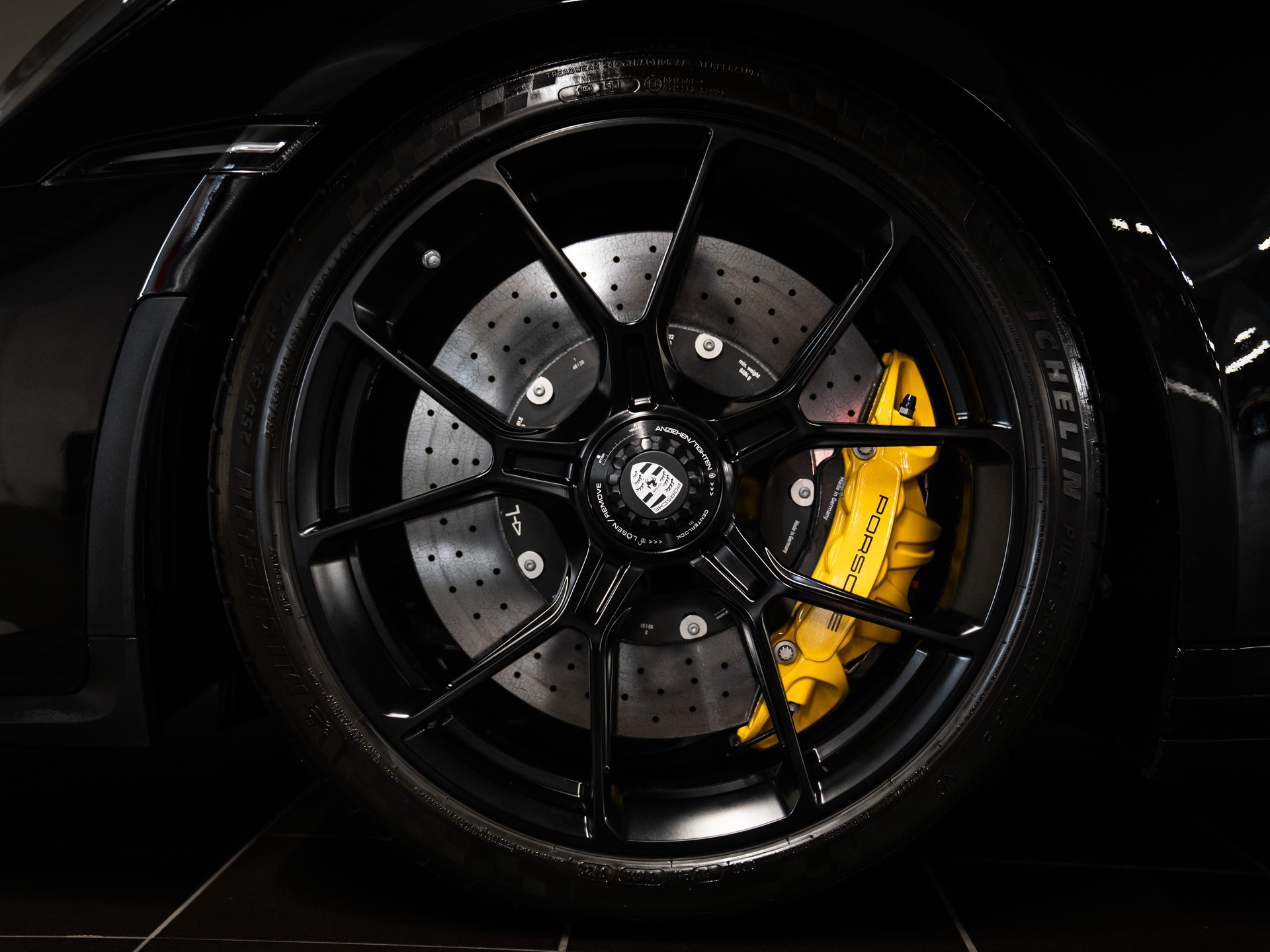 PORSCHE 911 GT3 Touring-image-12