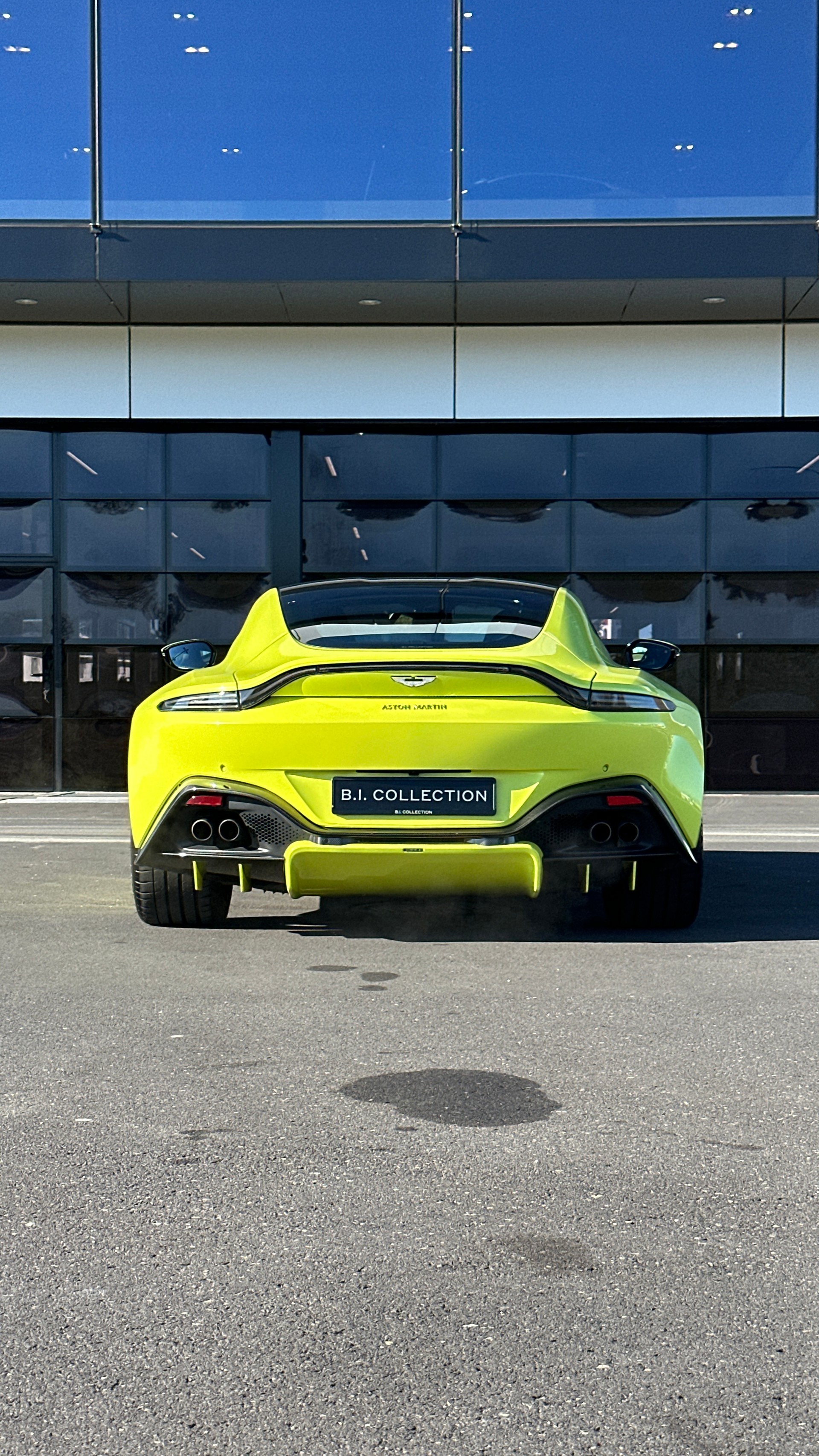 ASTON MARTIN V8 Vantage-image-8