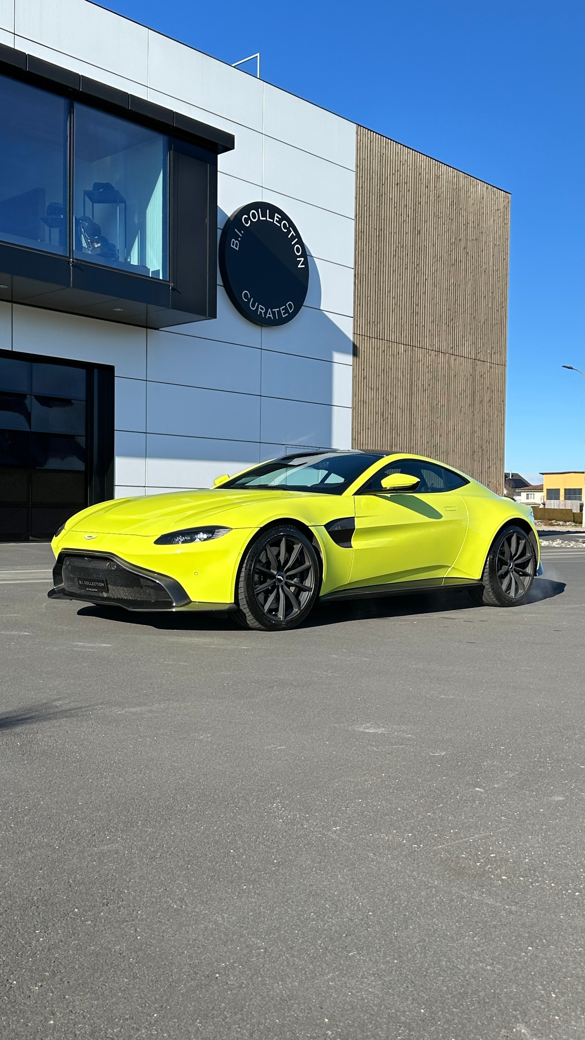 ASTON MARTIN V8 Vantage