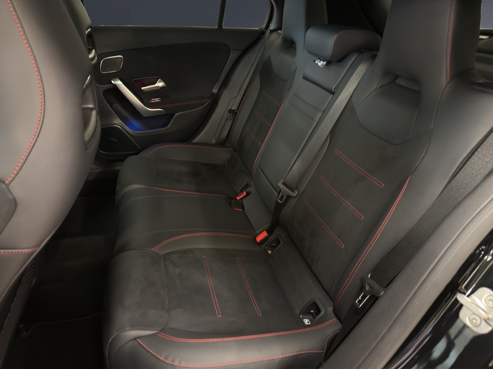 MERCEDES-BENZ A 220 4Matic 8G-DCT-image-12