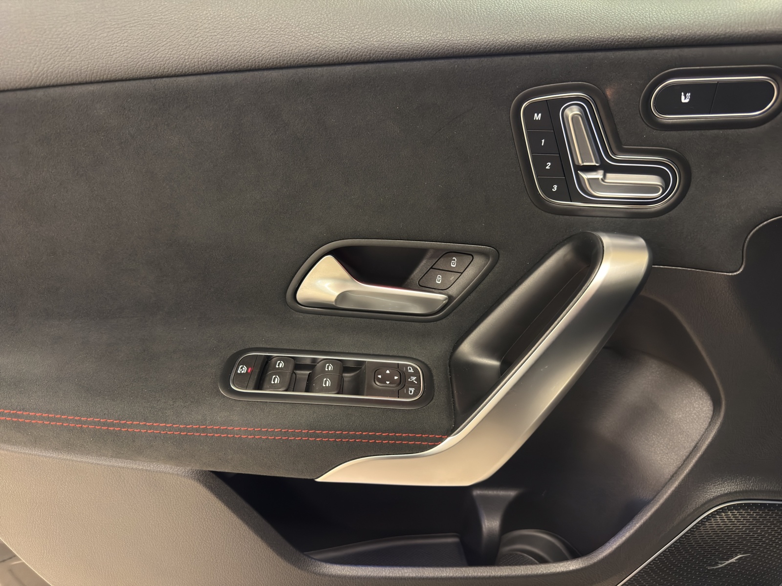 MERCEDES-BENZ A 220 4Matic 8G-DCT-image-9