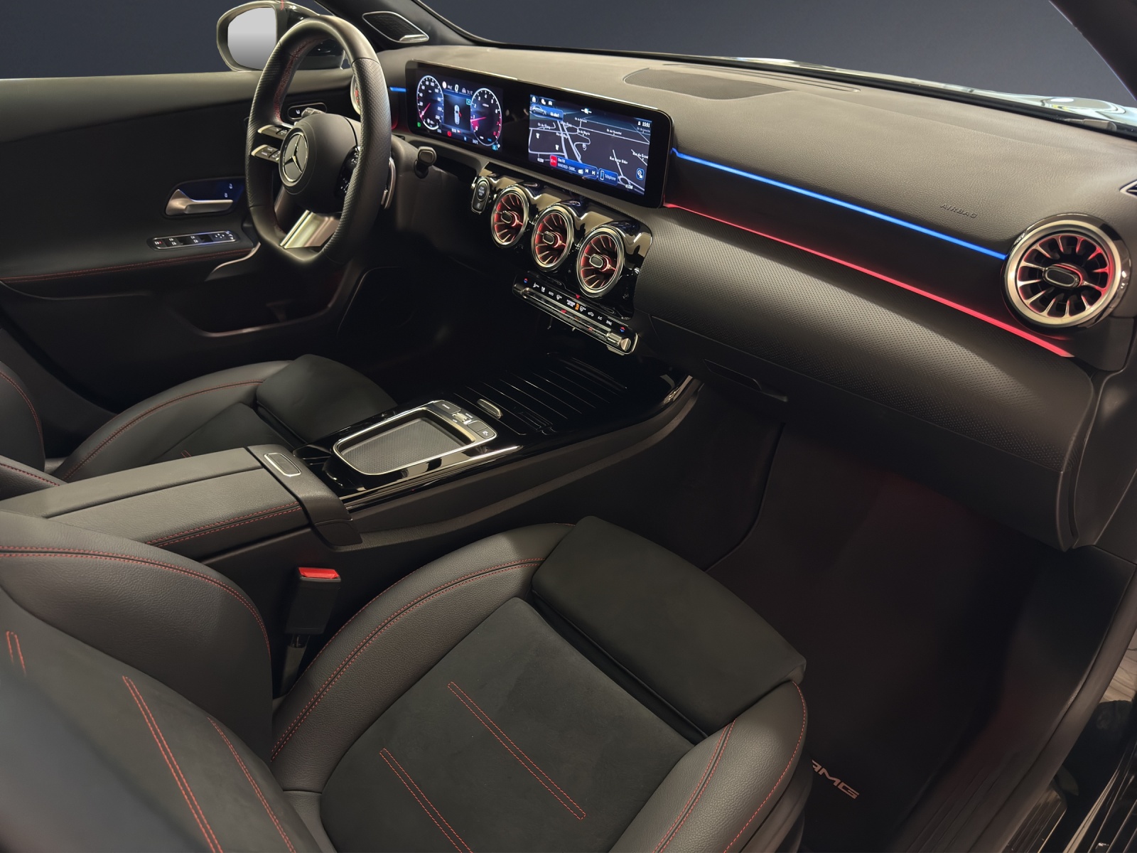 MERCEDES-BENZ A 220 4Matic 8G-DCT-image-16