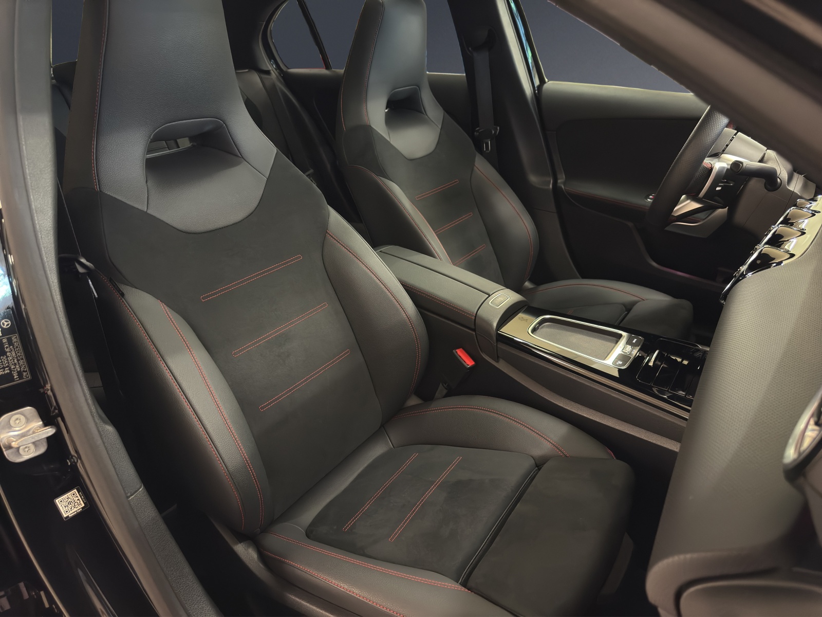 MERCEDES-BENZ A 220 4Matic 8G-DCT-image-10
