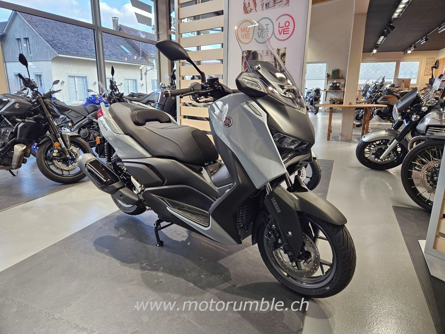 YAMAHA XMAX 300 TECH MAX-image-1