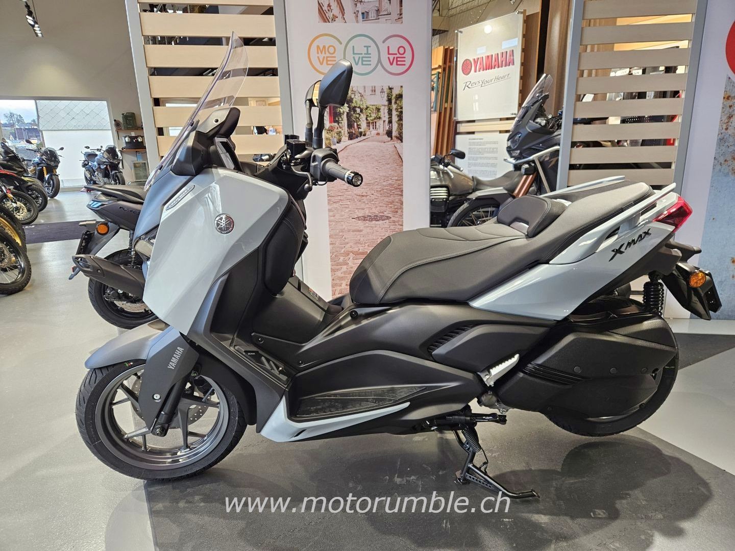 YAMAHA XMAX 300 TECH MAX-image-3