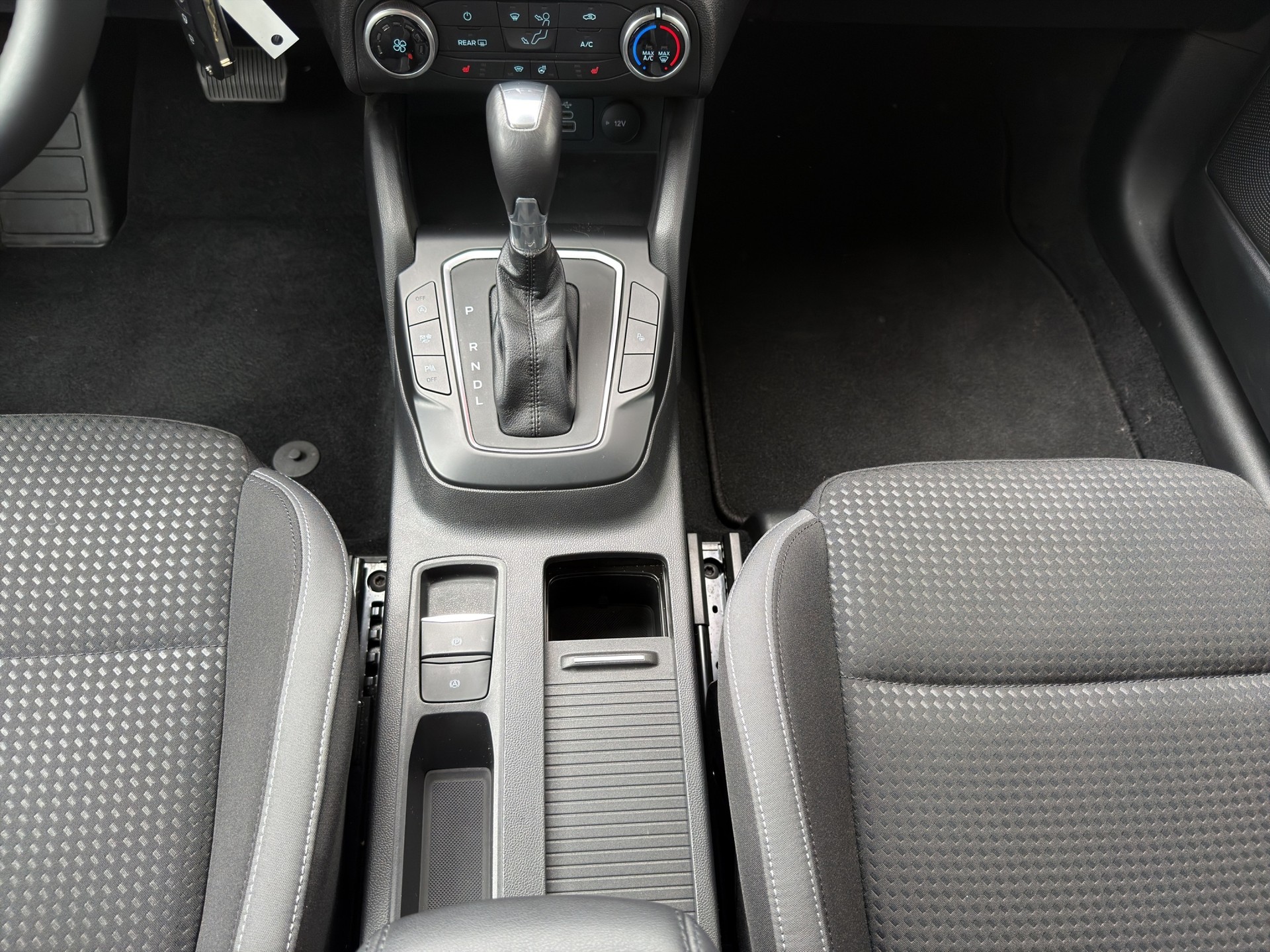 FORD Focus 1.0 MHEV Cool Connect Automatic-image-10