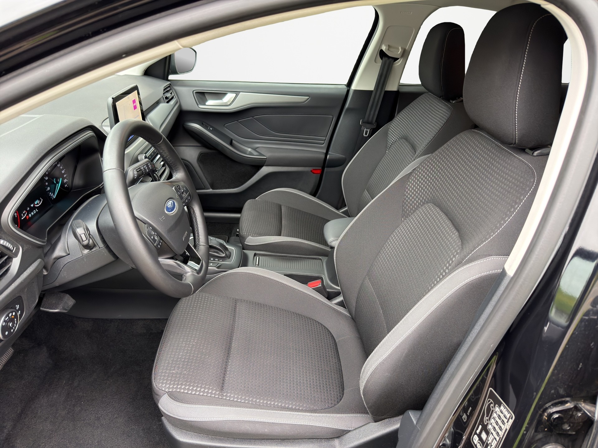 FORD Focus 1.0 MHEV Cool Connect Automatic-image-6