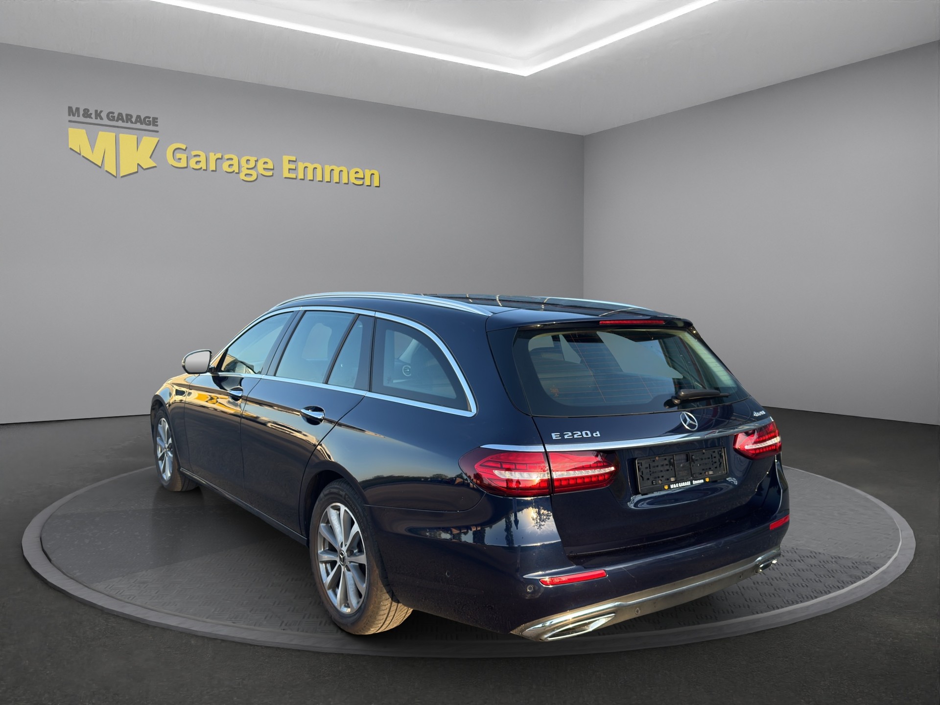 MERCEDES-BENZ E 220 d T 4Matic 9G-Tronic-showroom-element-2