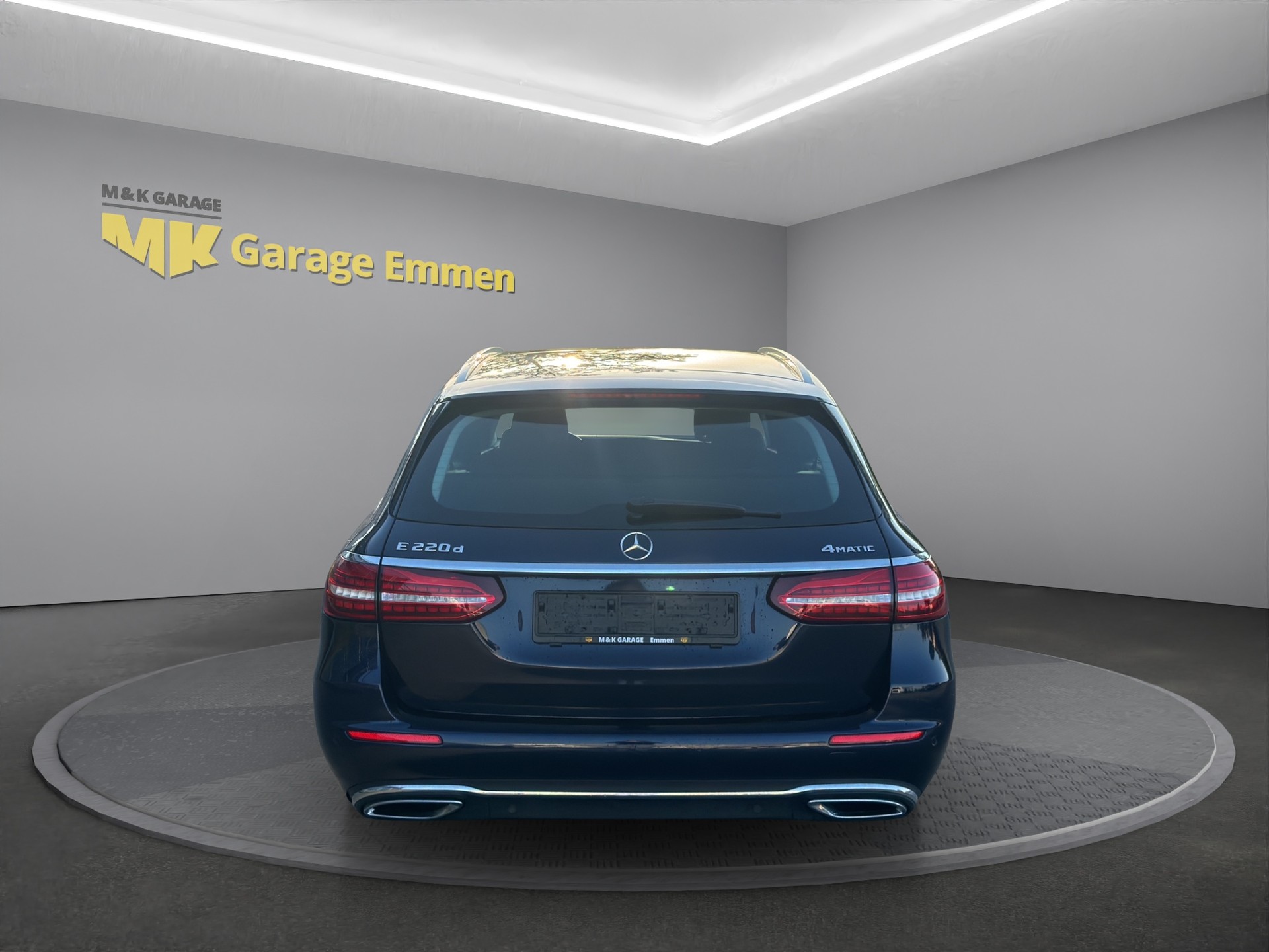 MERCEDES-BENZ E 220 d T 4Matic 9G-Tronic-showroom-element-3