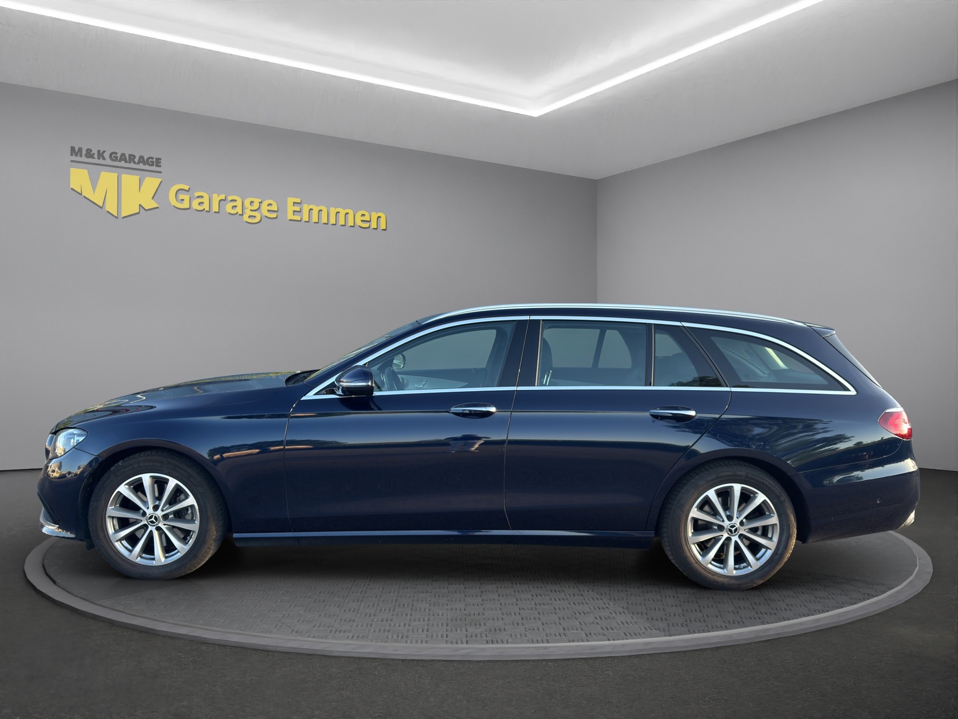MERCEDES-BENZ E 220 d T 4Matic 9G-Tronic-showroom-element-1