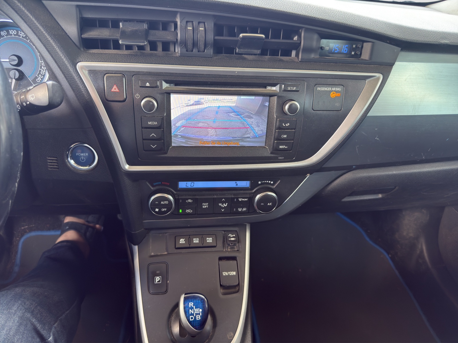 TOYOTA Auris 1.8 16V HSD Linea Sol-image-9