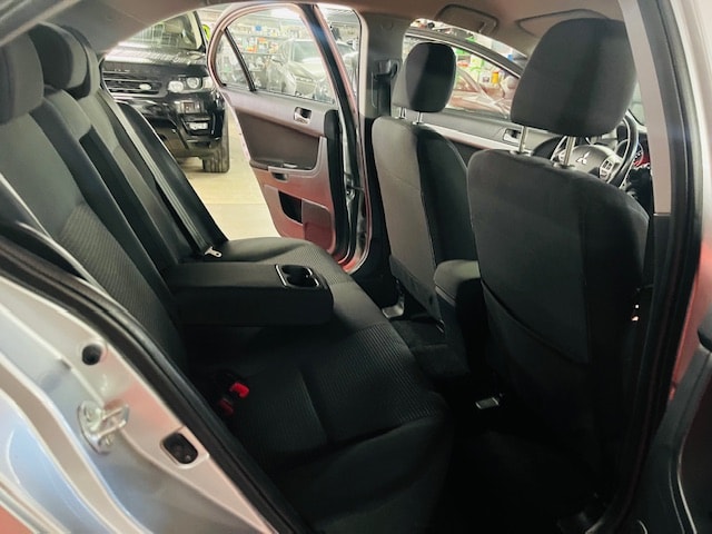 MITSUBISHI Lancer Sportback 1.8 Intense CVT-image-13