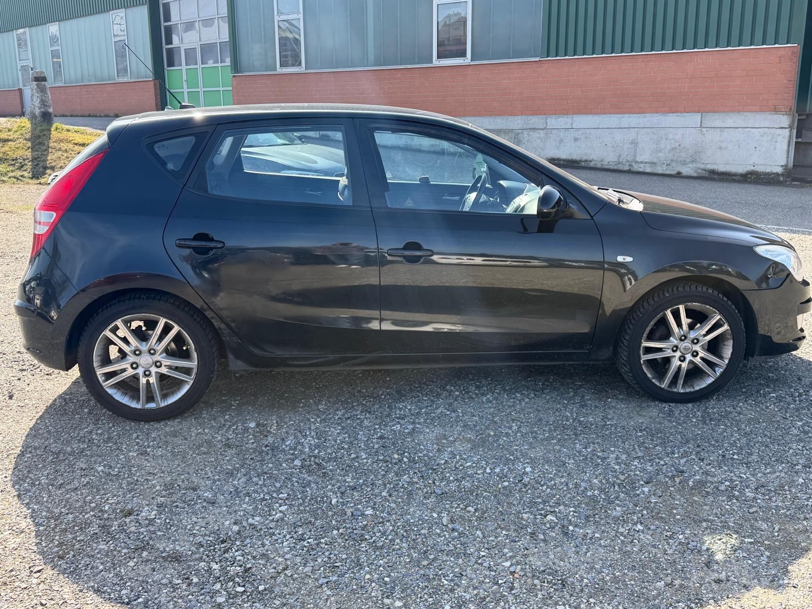 HYUNDAI i30 2.0 CRDi-image-10