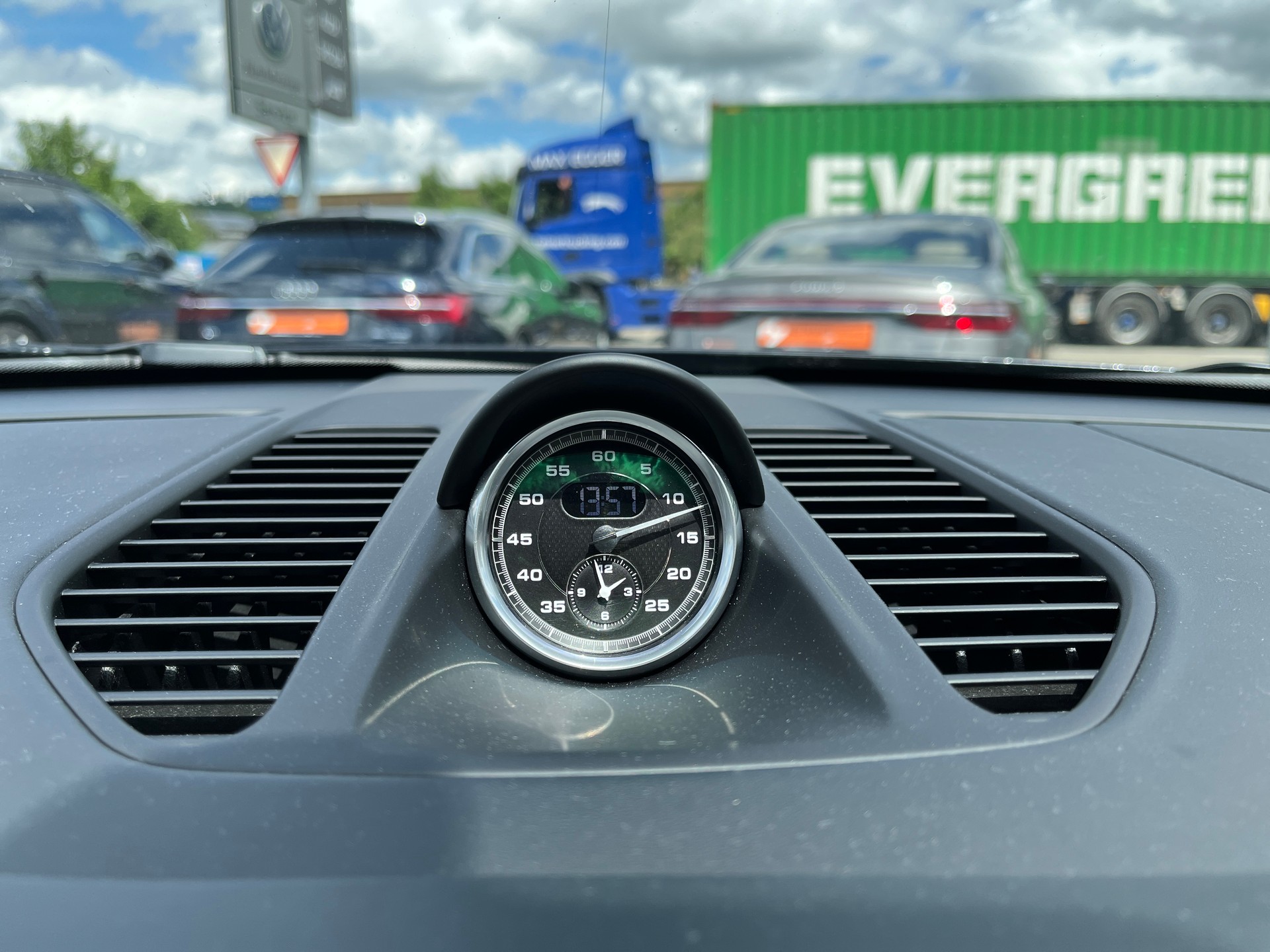 PORSCHE 911 Carrera 4 GTS PDK-image-11