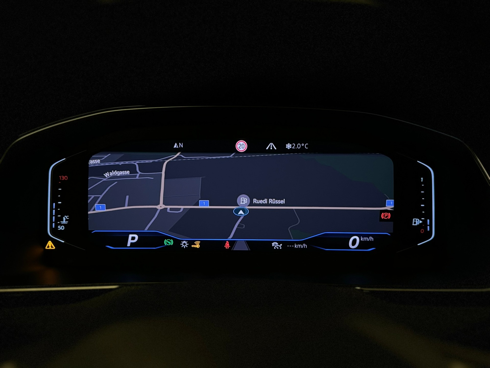 VW Passat Variant 2.0 TSI R-Line Edition 4Motion DSG-image-21