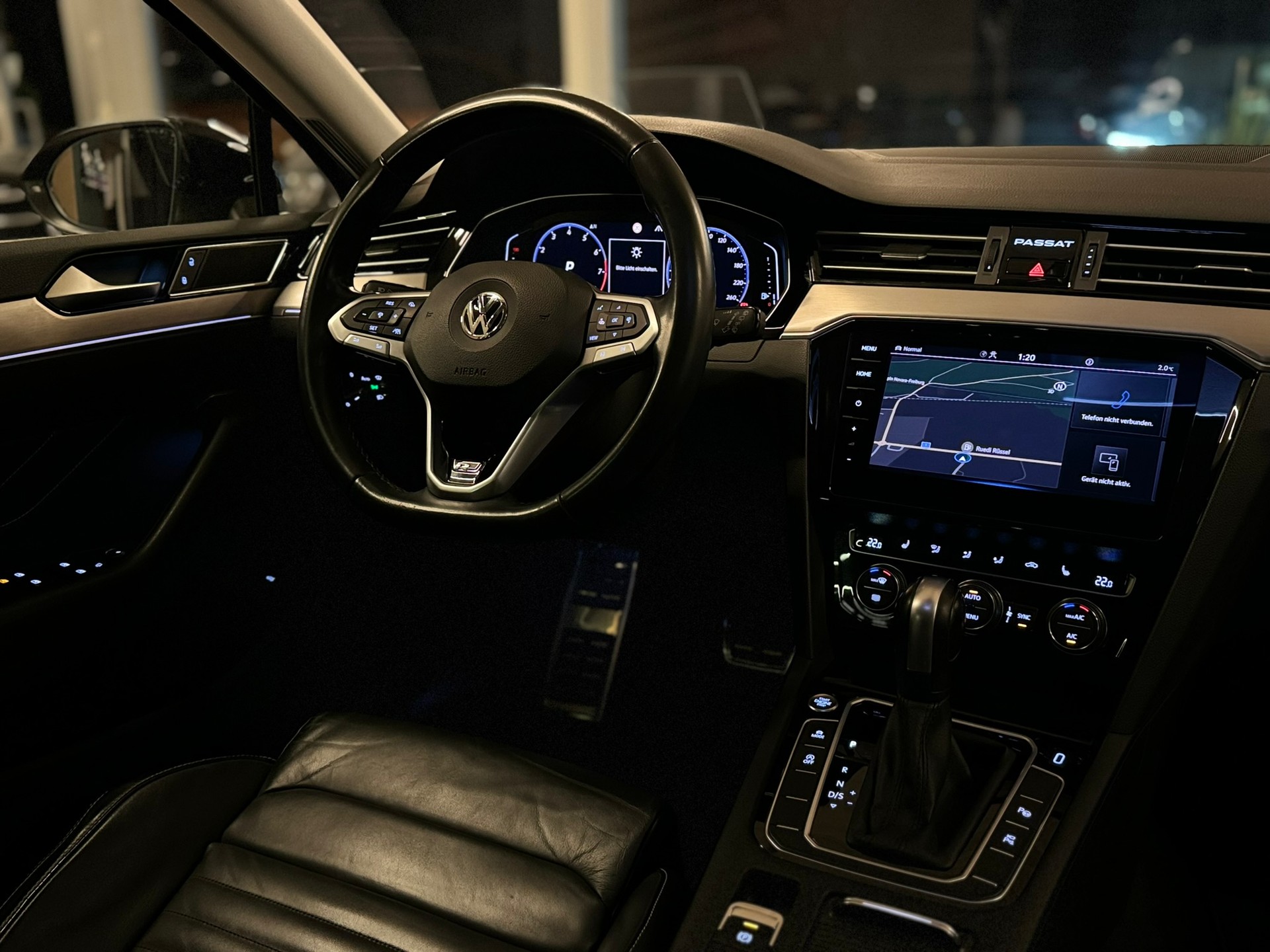 VW Passat Variant 2.0 TSI R-Line Edition 4Motion DSG-image-10