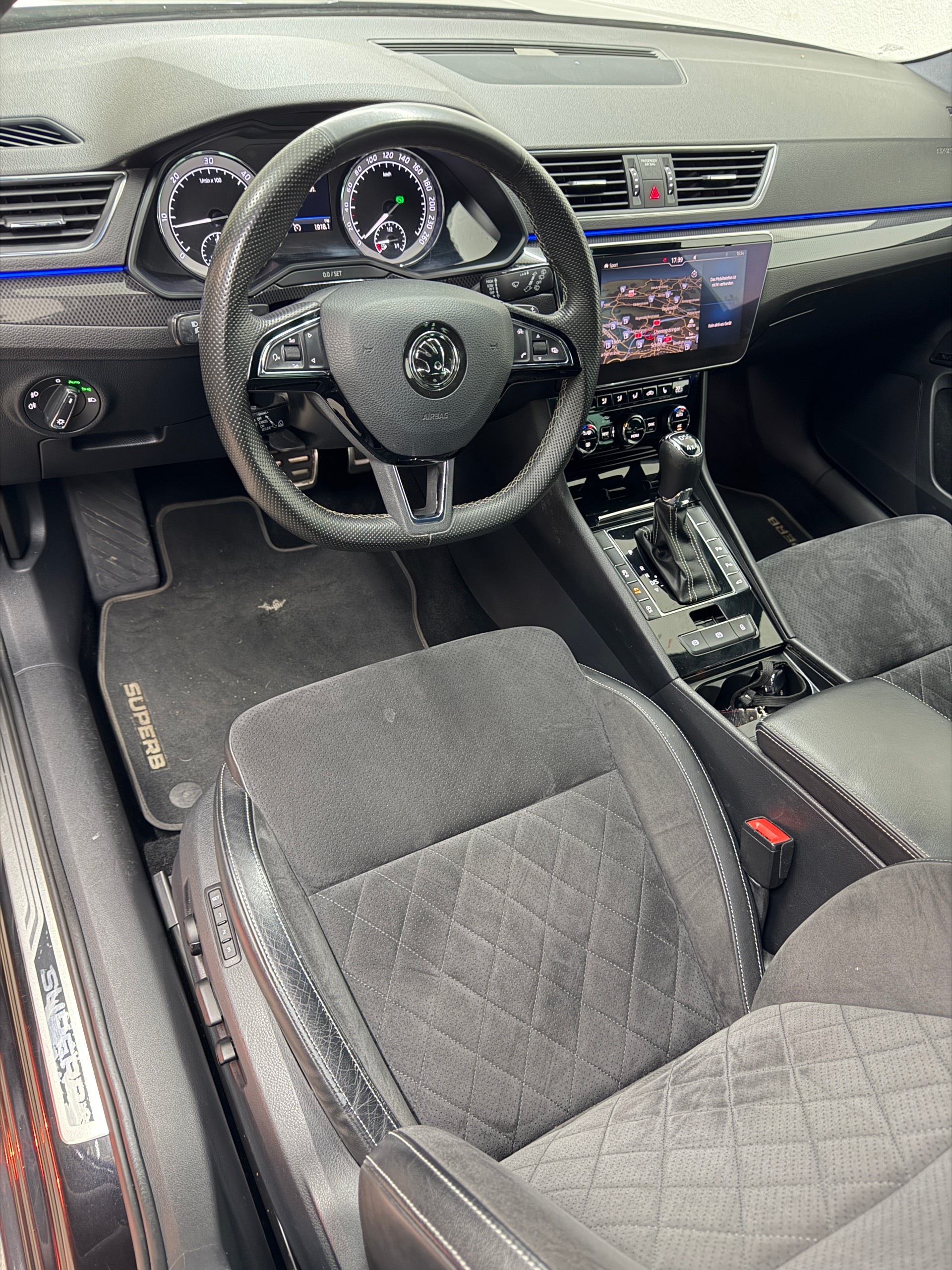 SKODA Superb Combi 2.0 TDi SportLine+ 4x4 DSG-image-6