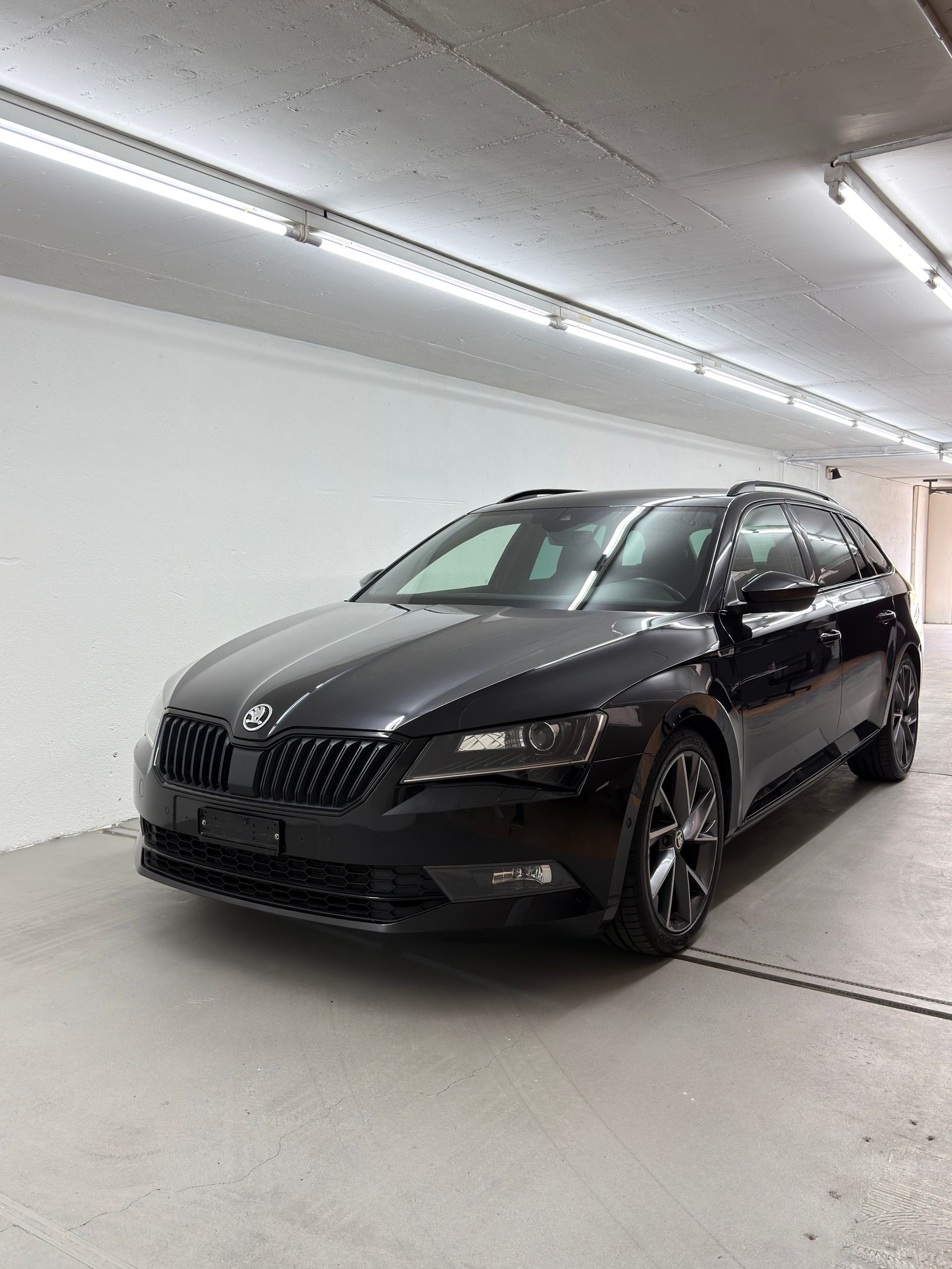 SKODA Superb Combi 2.0 TDi SportLine+ 4x4 DSG-showroom-element-1