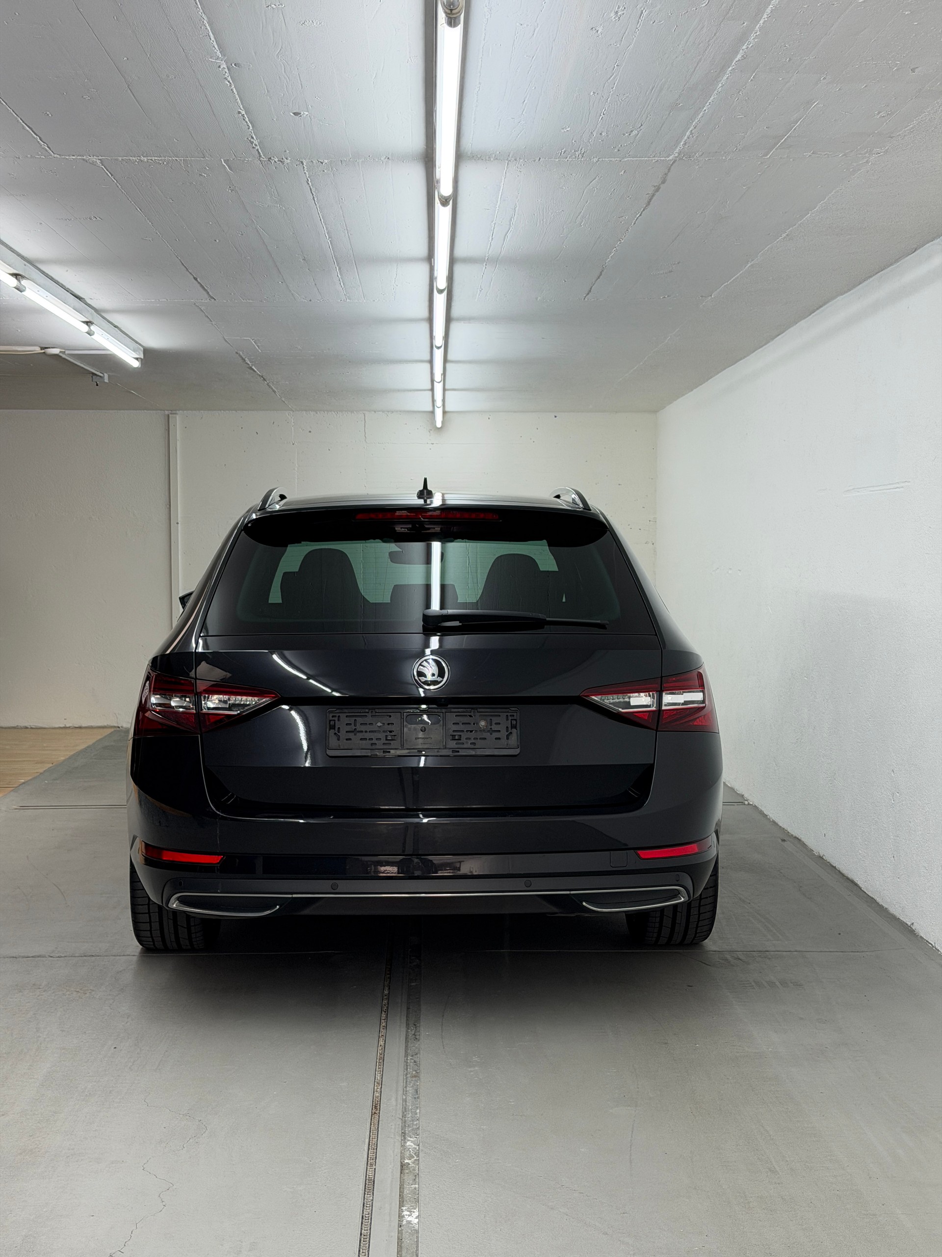 SKODA Superb Combi 2.0 TDi SportLine+ 4x4 DSG-image-4