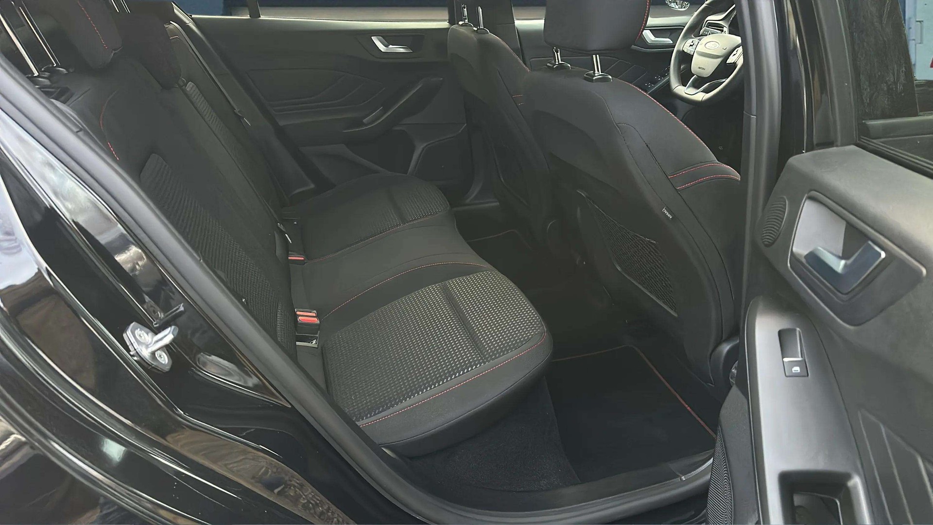 FORD Focus 1.0 MHEV ST-Line X Automat 155PS mit B&O Soundsystem + AHK-image-12
