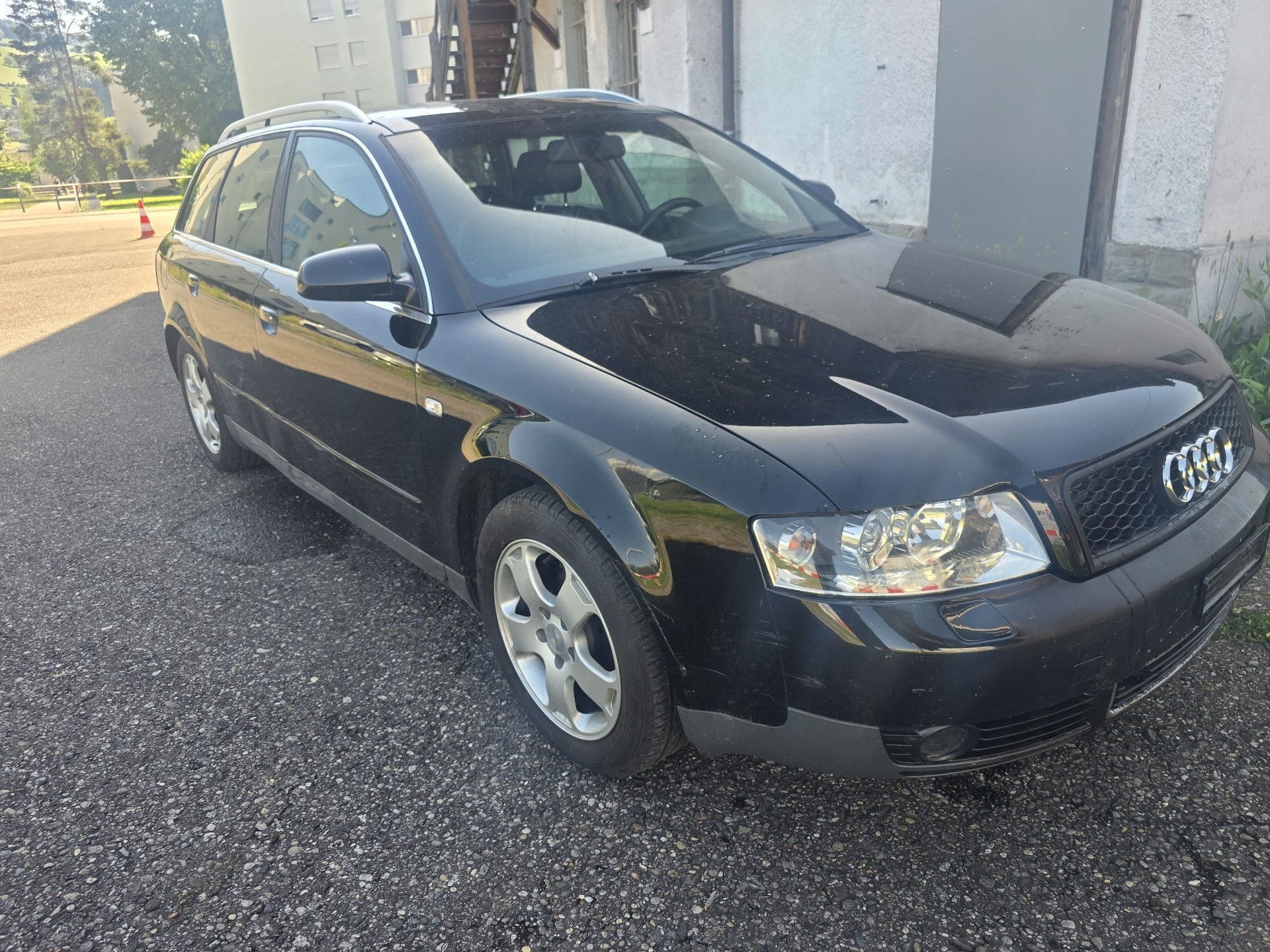 AUDI A4 Avant 3.0 V6 quattro-image-1