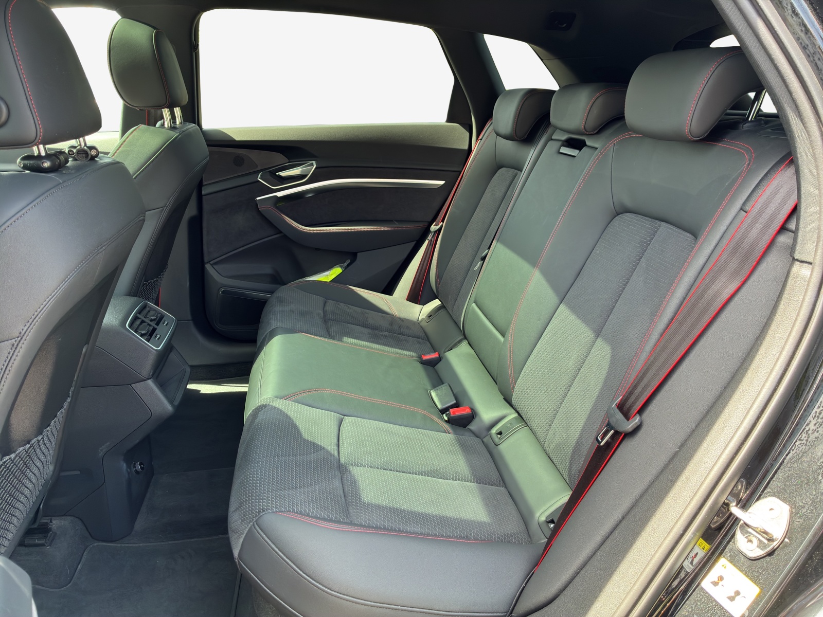 AUDI Q8 55 e-tron Black Edition quattro-image-11