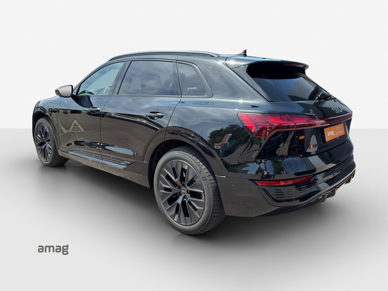 AUDI Q8 55 e-tron Black Edition quattro-showroom-element-2