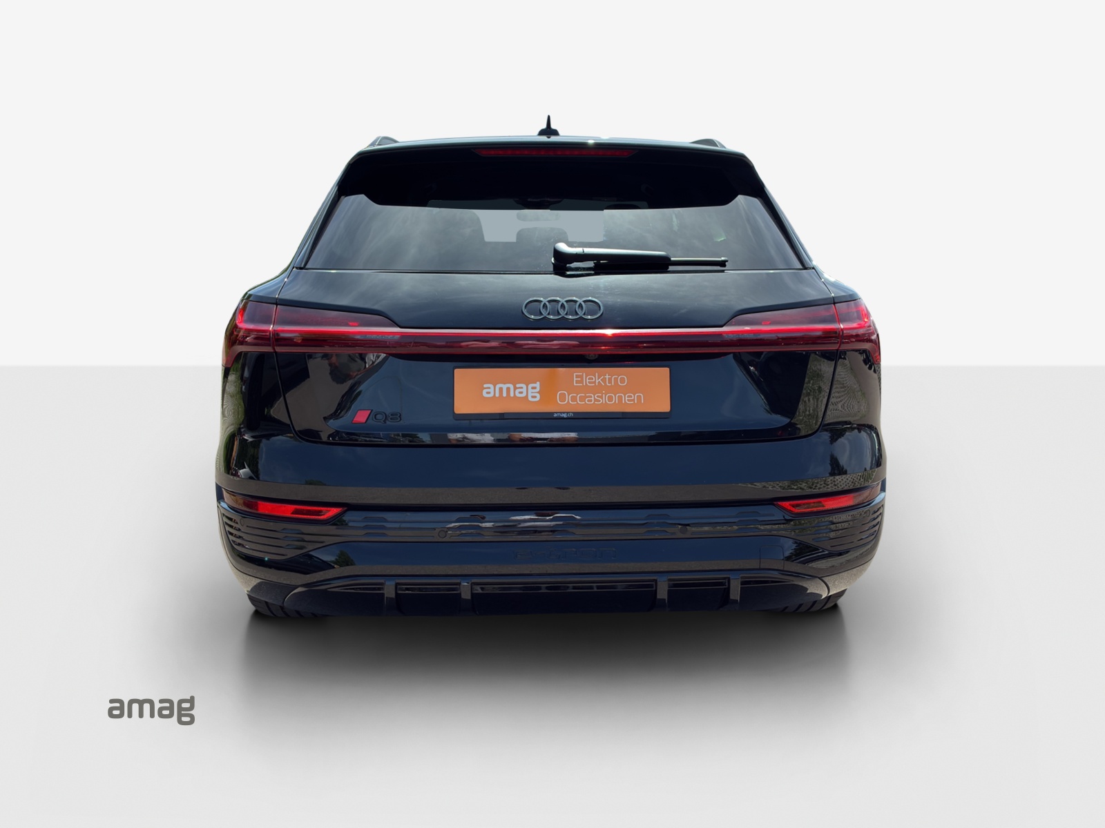 AUDI Q8 55 e-tron Black Edition quattro-showroom-element-3