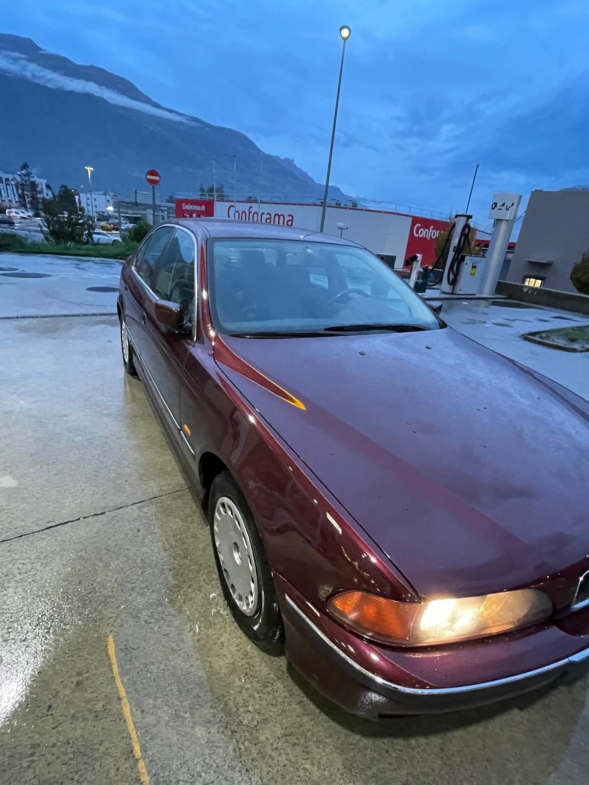 BMW 523i-image-2